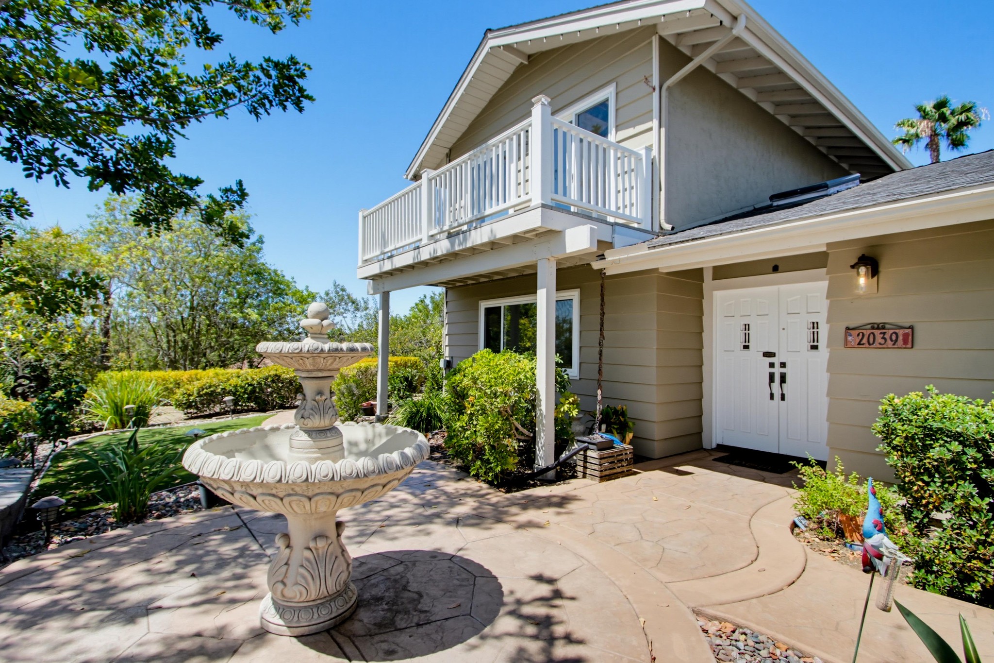 Virtual tour photo 8 of 73 for 2039 Lemon Ave