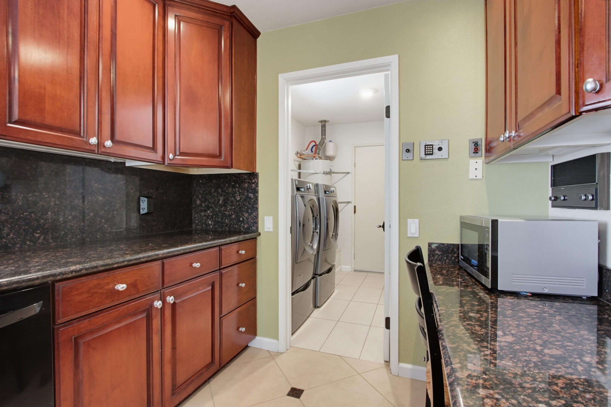 Virtual tour photo 20 of 73 for 2039 Lemon Ave