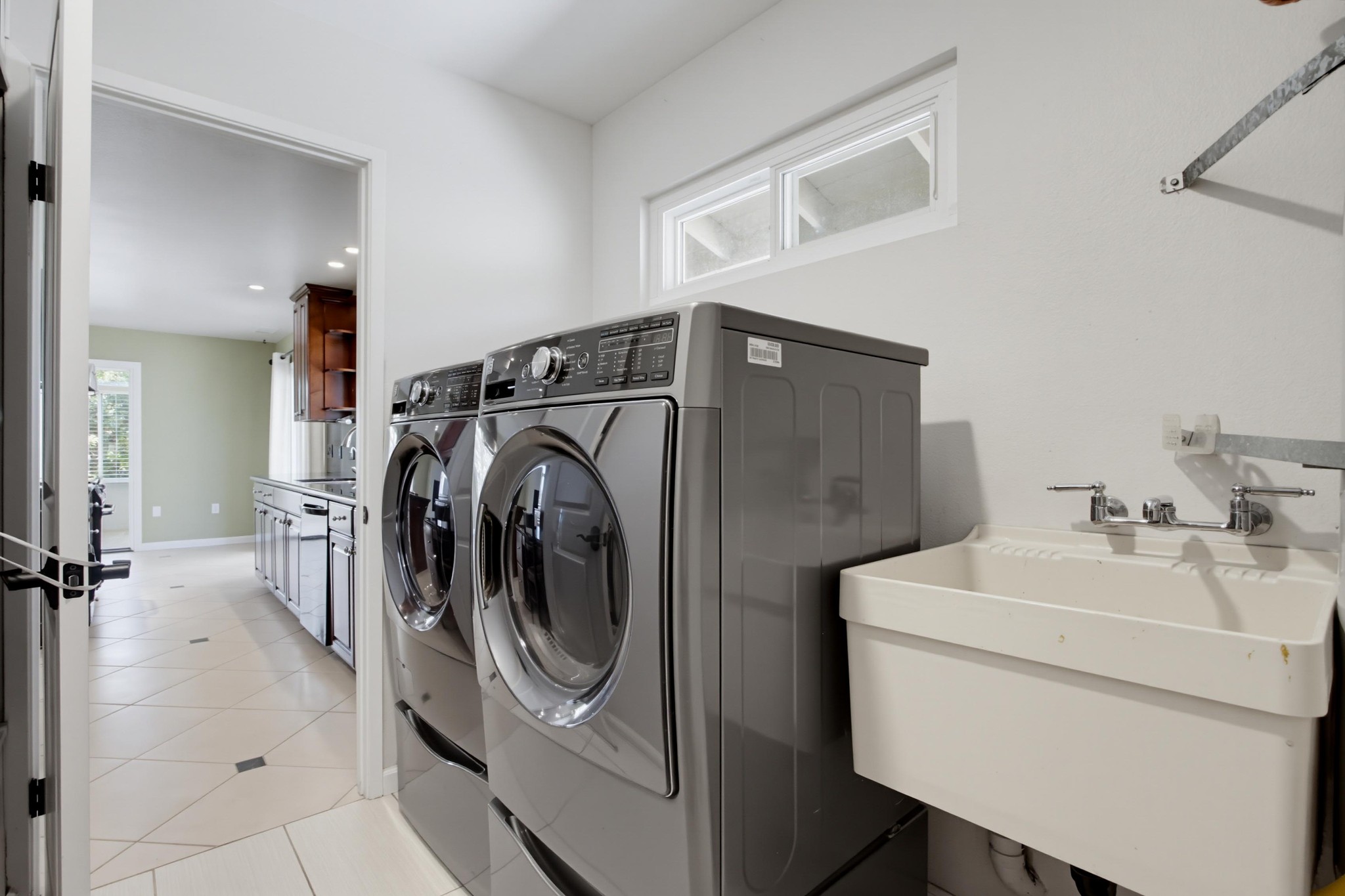 Virtual tour photo 21 of 73 for 2039 Lemon Ave