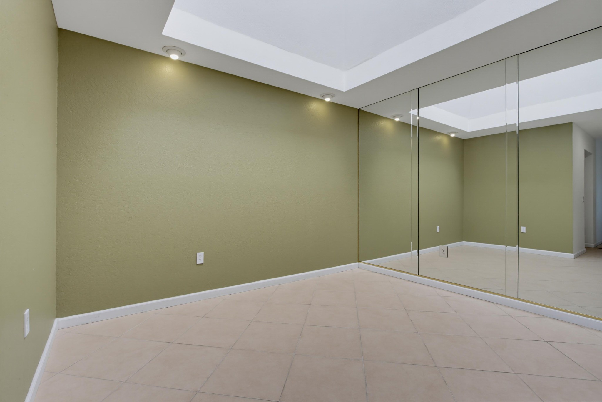 Virtual tour photo 26 of 73 for 2039 Lemon Ave