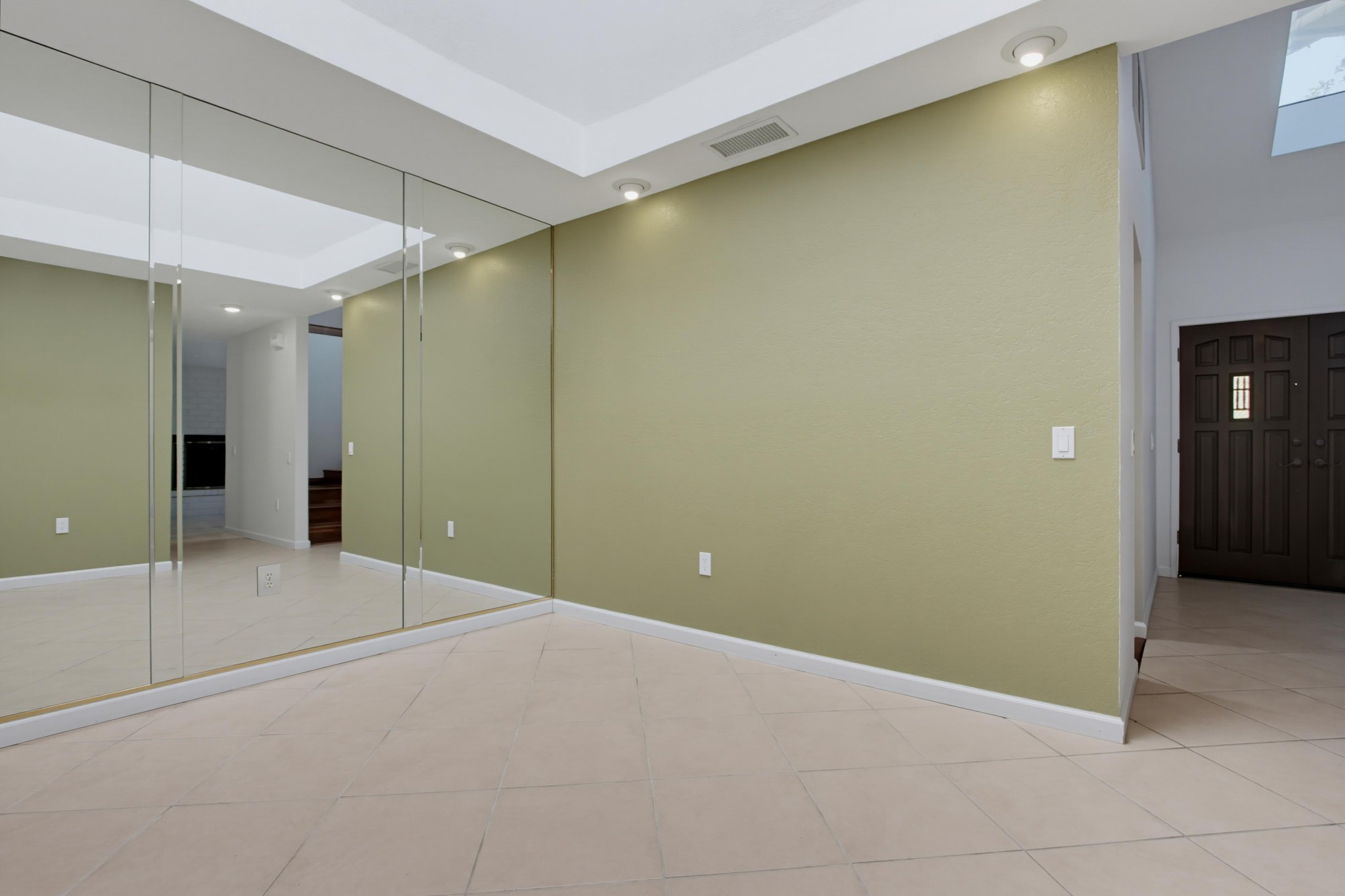Virtual tour photo 27 of 73 for 2039 Lemon Ave