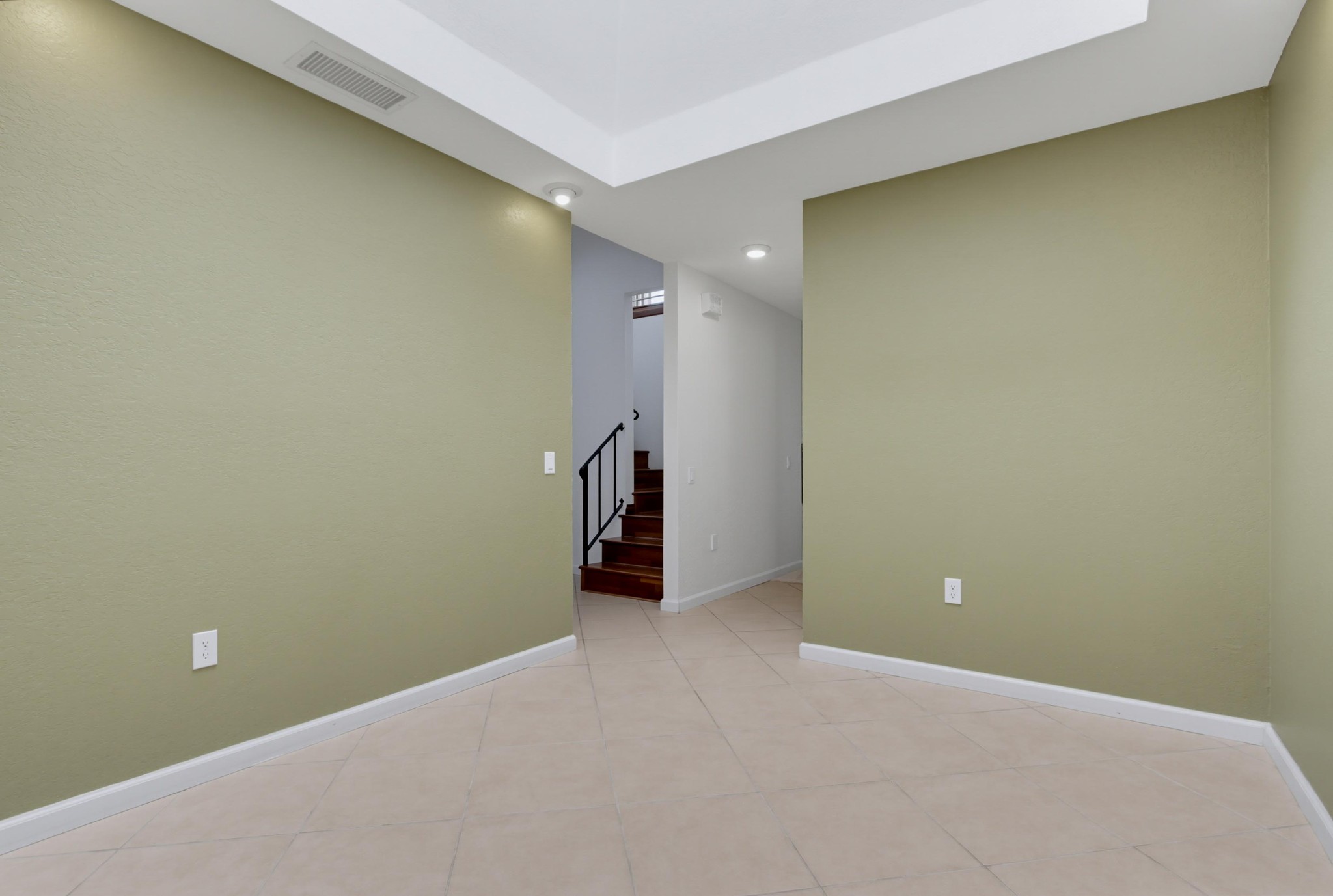 Virtual tour photo 28 of 73 for 2039 Lemon Ave
