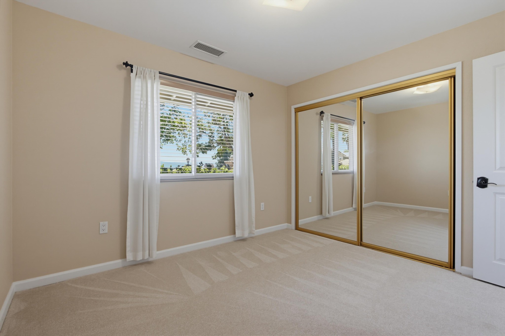 Virtual tour photo 32 of 73 for 2039 Lemon Ave