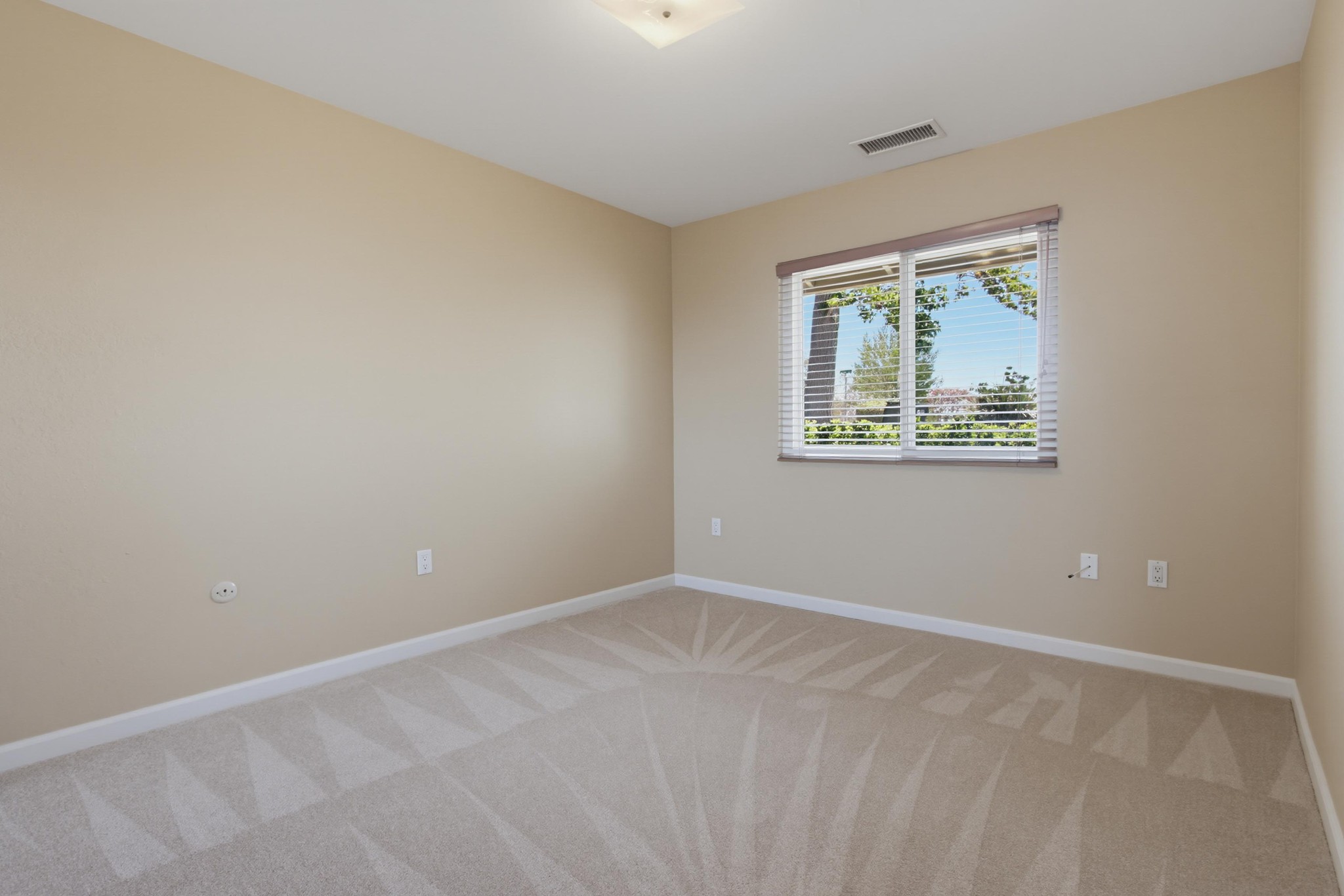 Virtual tour photo 36 of 73 for 2039 Lemon Ave
