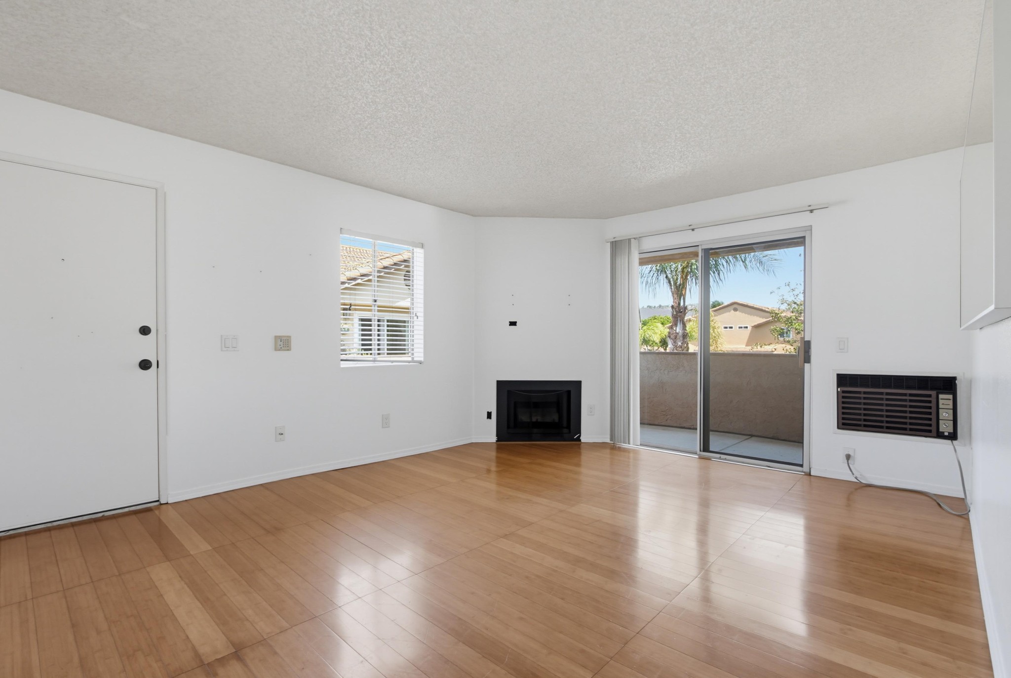 Virtual tour photo 4 of 37 for 204 Woodland Pkwy Unit 219