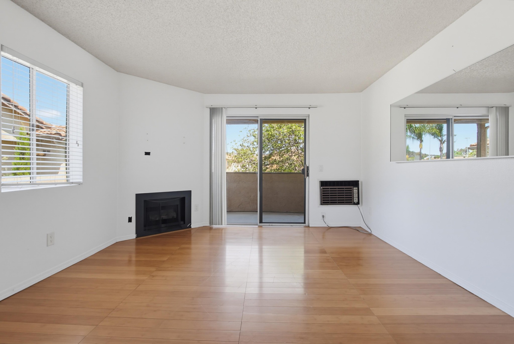 Virtual tour photo 8 of 37 for 204 Woodland Pkwy Unit 219