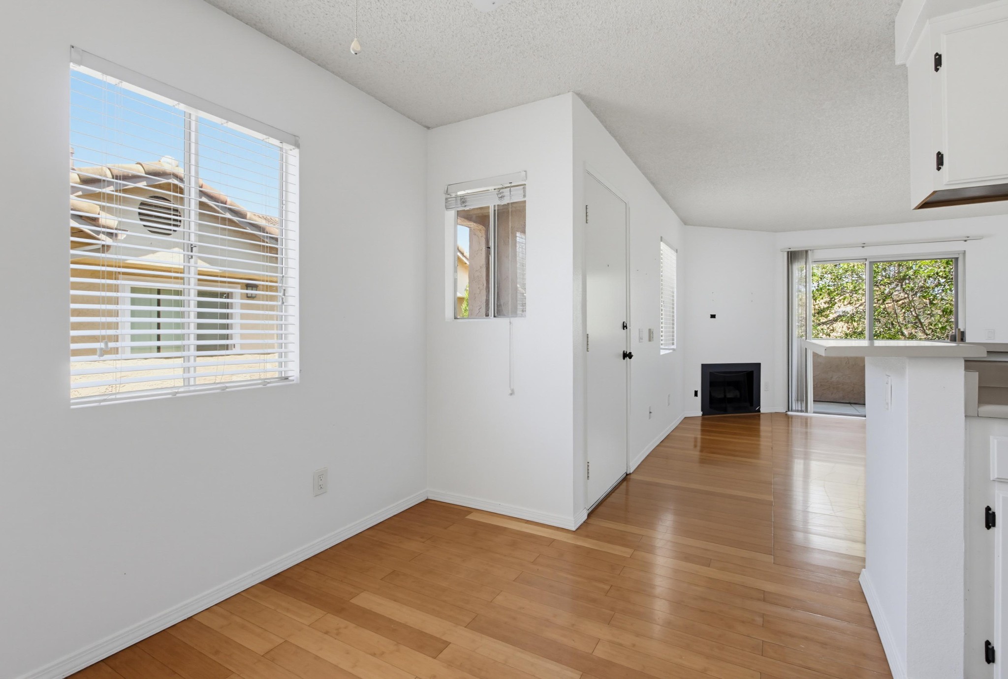 Virtual tour photo 12 of 37 for 204 Woodland Pkwy Unit 219