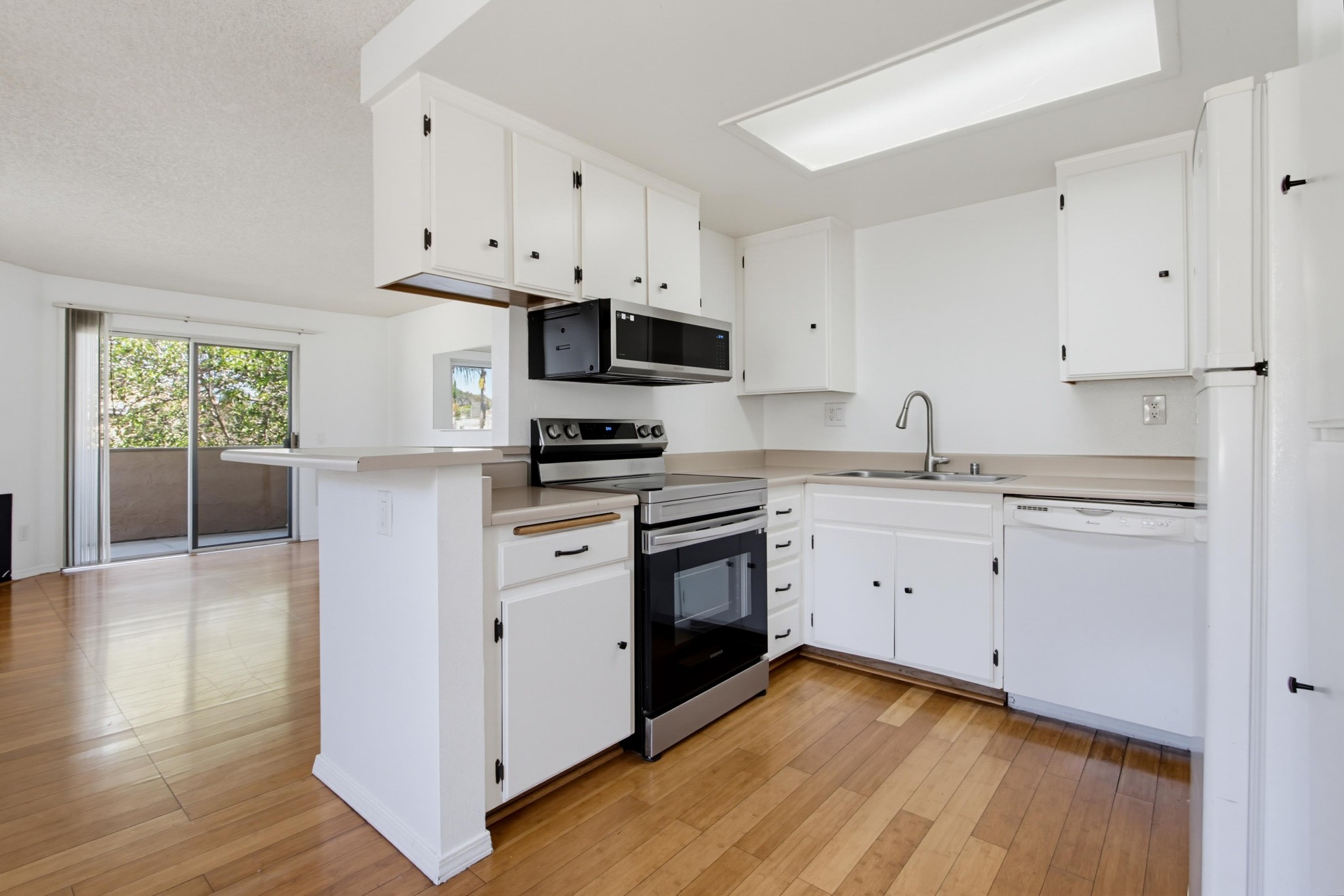 Virtual tour photo 13 of 37 for 204 Woodland Pkwy Unit 219
