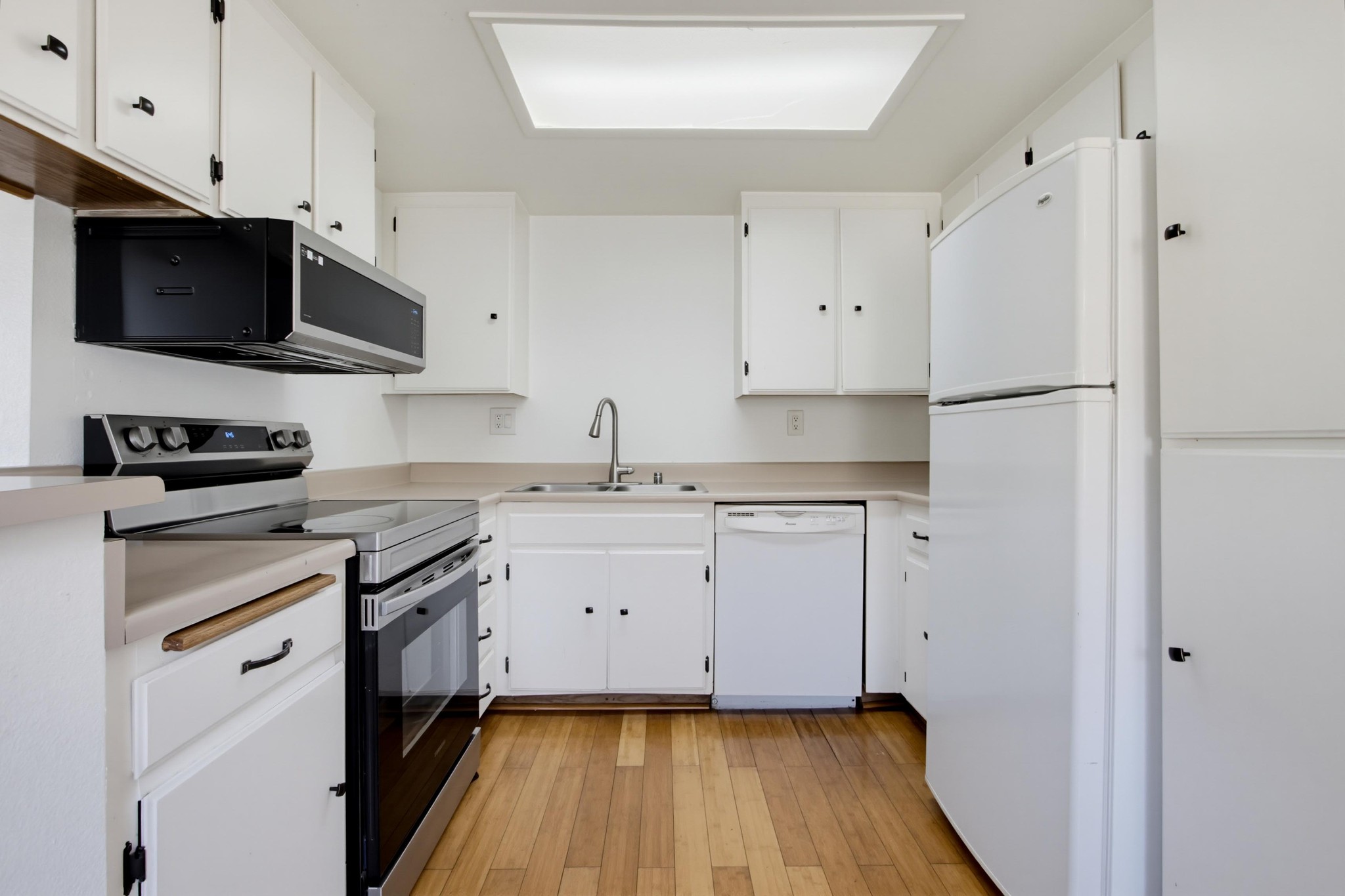 Virtual tour photo 14 of 37 for 204 Woodland Pkwy Unit 219