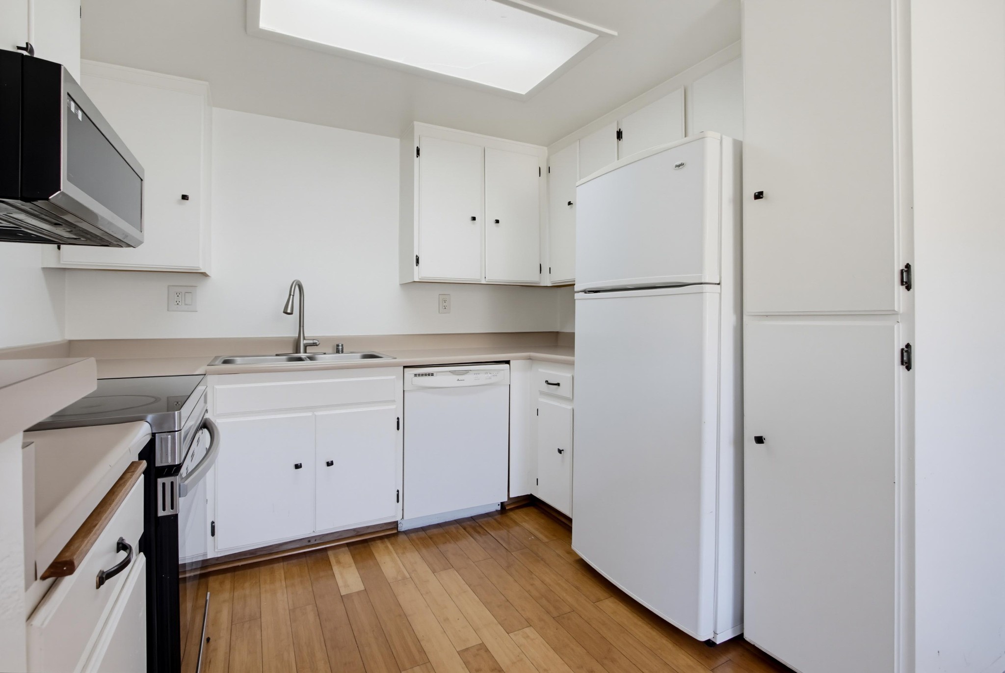 Virtual tour photo 15 of 37 for 204 Woodland Pkwy Unit 219