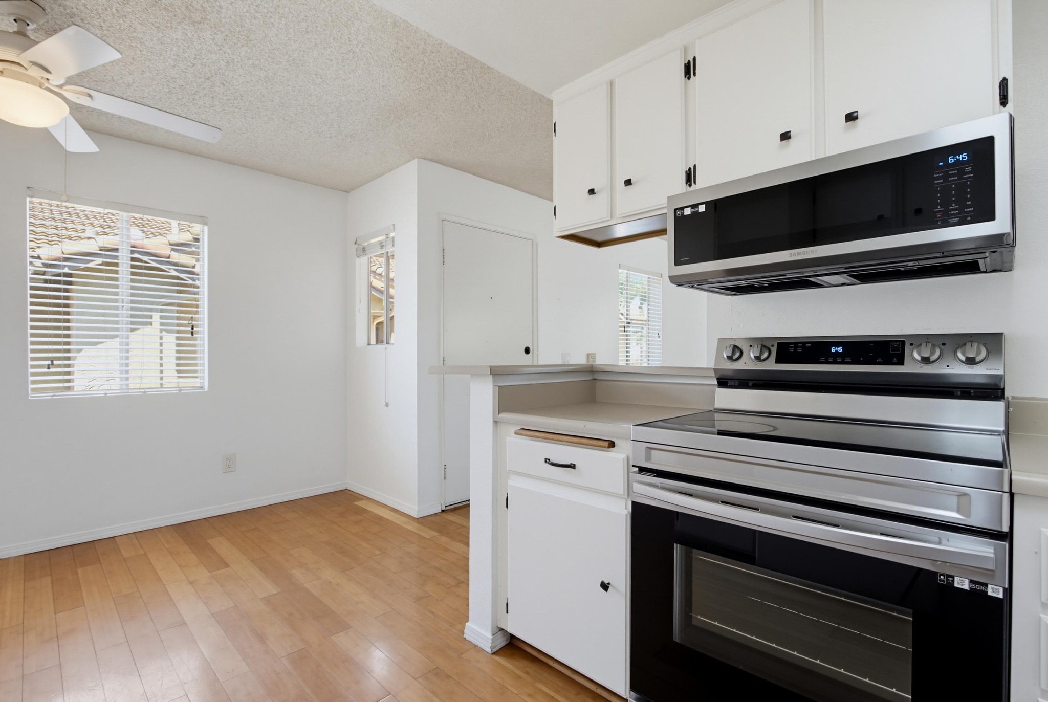Virtual tour photo 16 of 37 for 204 Woodland Pkwy Unit 219