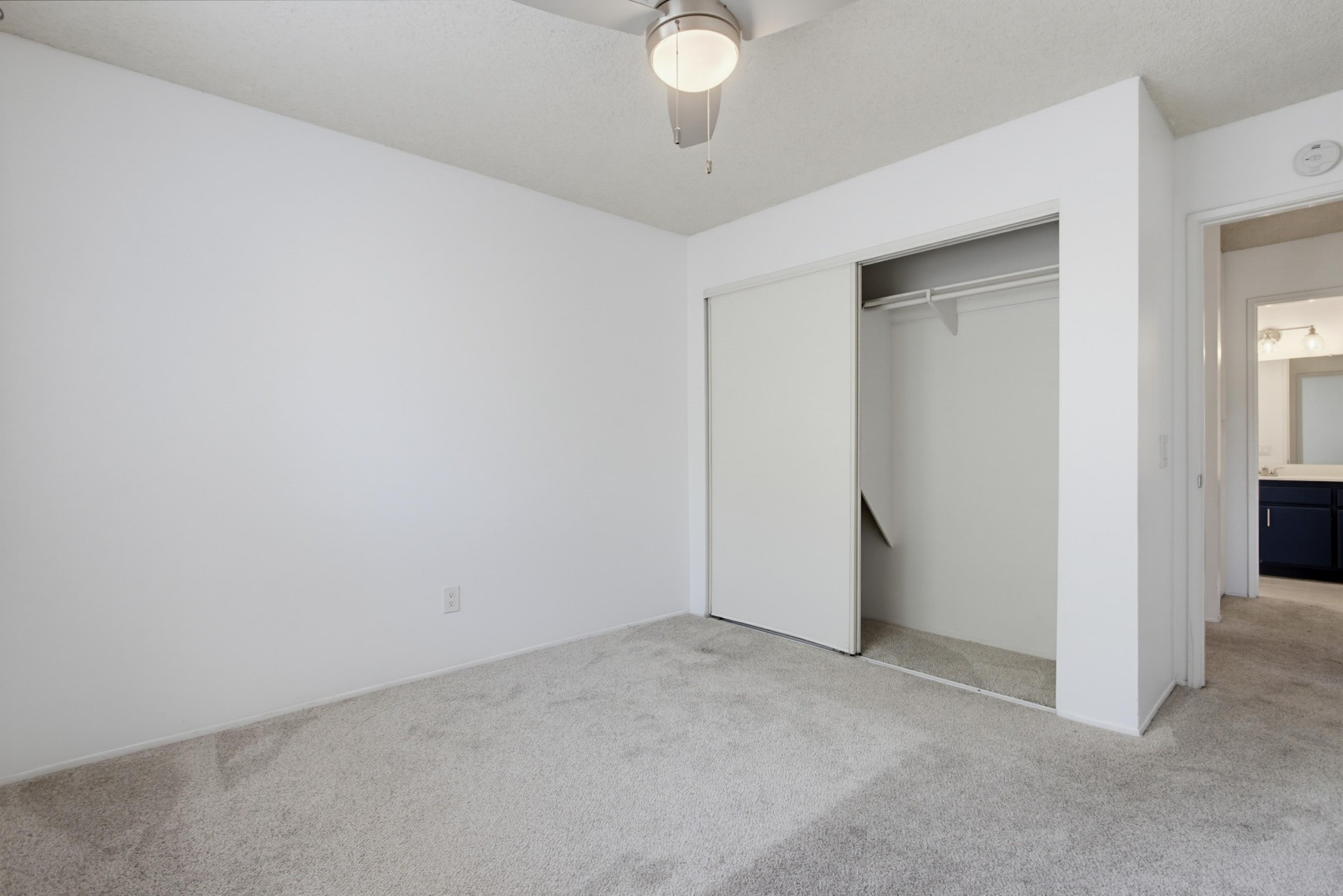 Virtual tour photo 23 of 37 for 204 Woodland Pkwy Unit 219