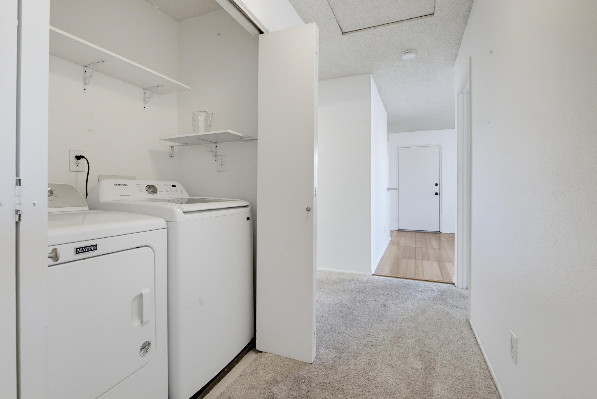 Virtual tour photo 25 of 37 for 204 Woodland Pkwy Unit 219