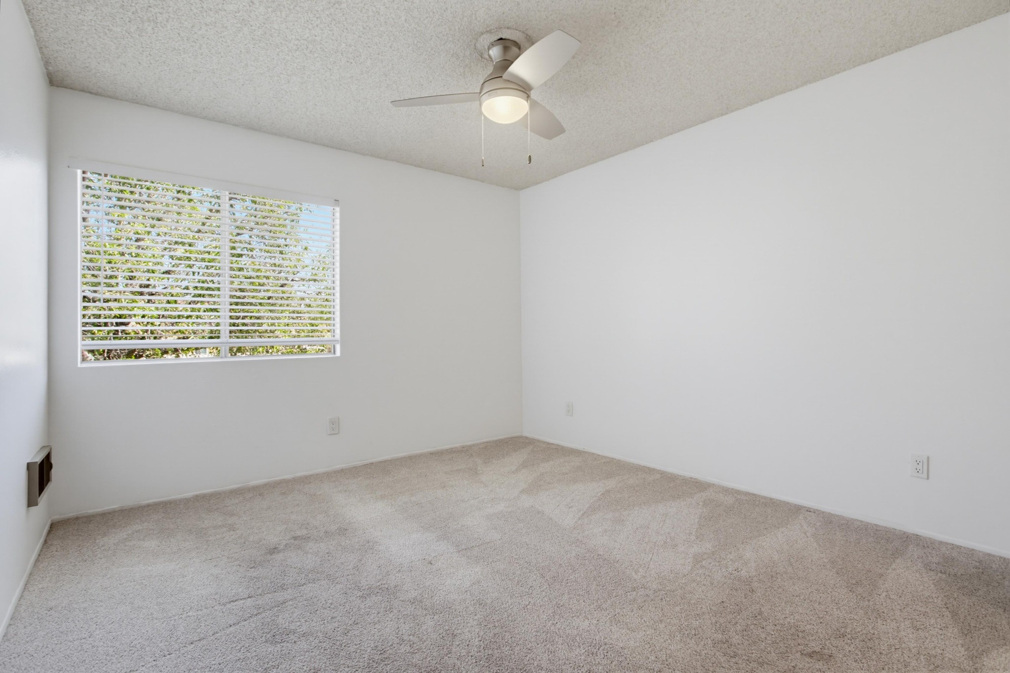 Virtual tour photo 27 of 37 for 204 Woodland Pkwy Unit 219