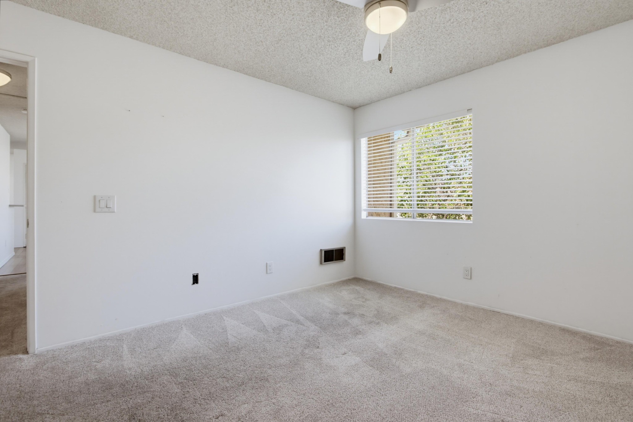 Virtual tour photo 28 of 37 for 204 Woodland Pkwy Unit 219
