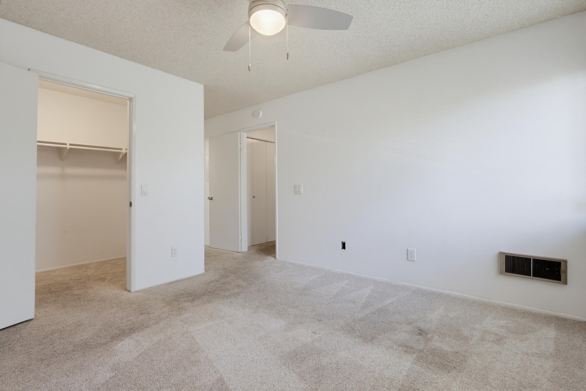 Virtual tour photo 29 of 37 for 204 Woodland Pkwy Unit 219