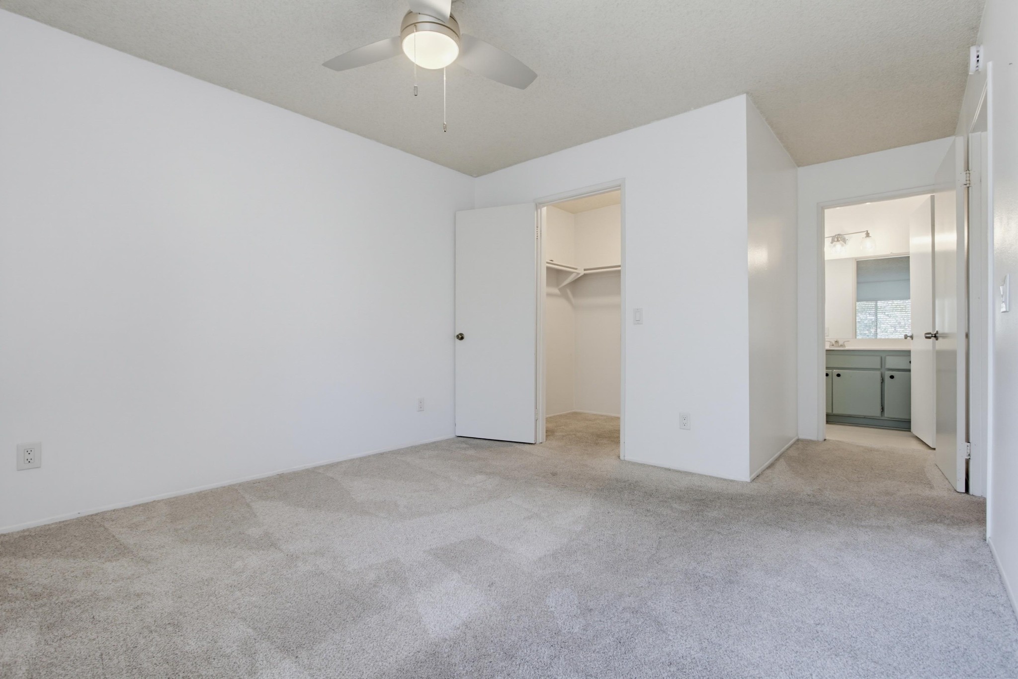 Virtual tour photo 30 of 37 for 204 Woodland Pkwy Unit 219