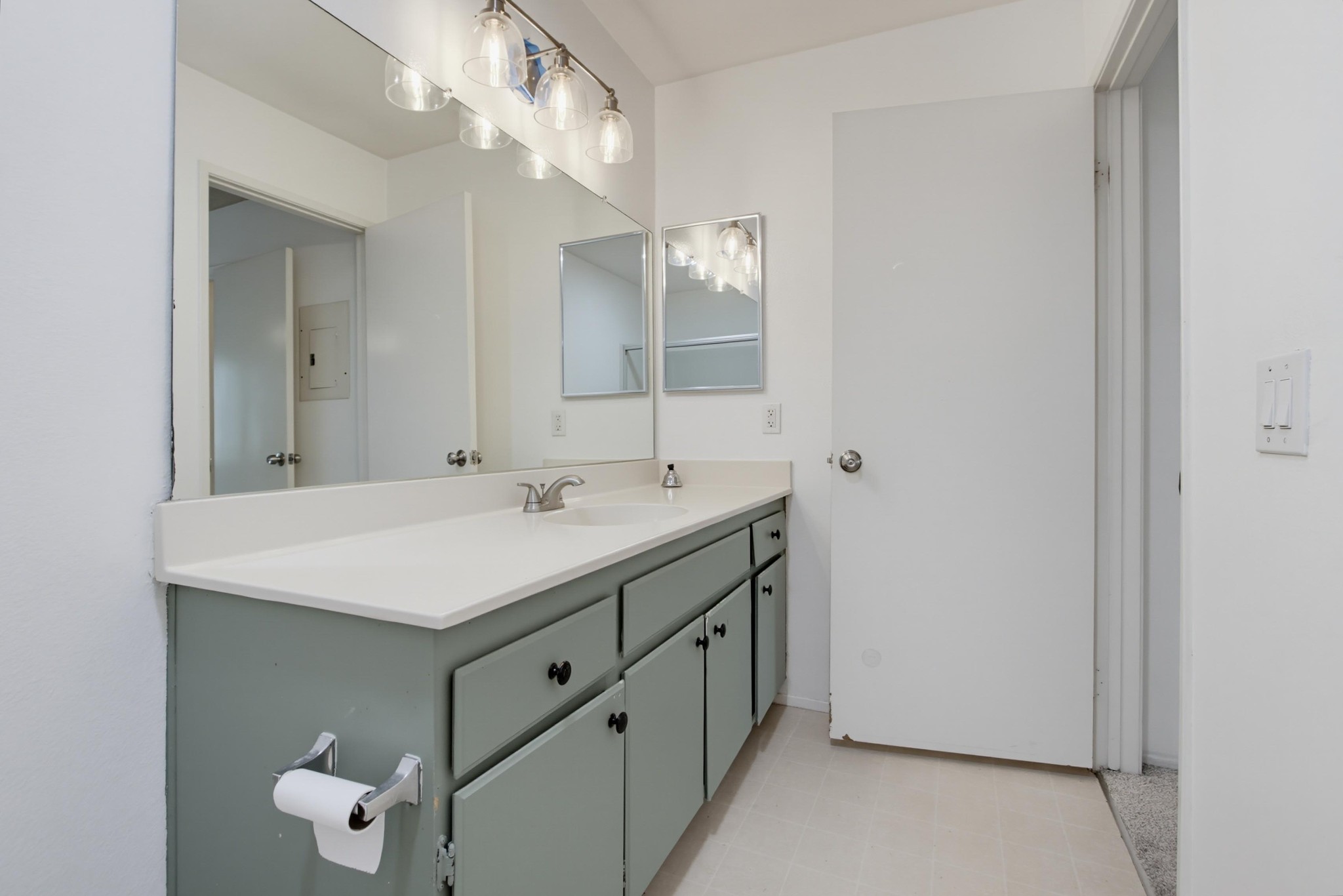 Virtual tour photo 32 of 37 for 204 Woodland Pkwy Unit 219
