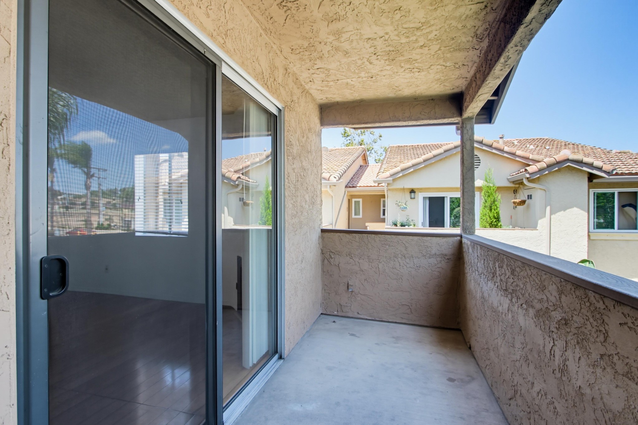 Virtual tour photo 34 of 37 for 204 Woodland Pkwy Unit 219