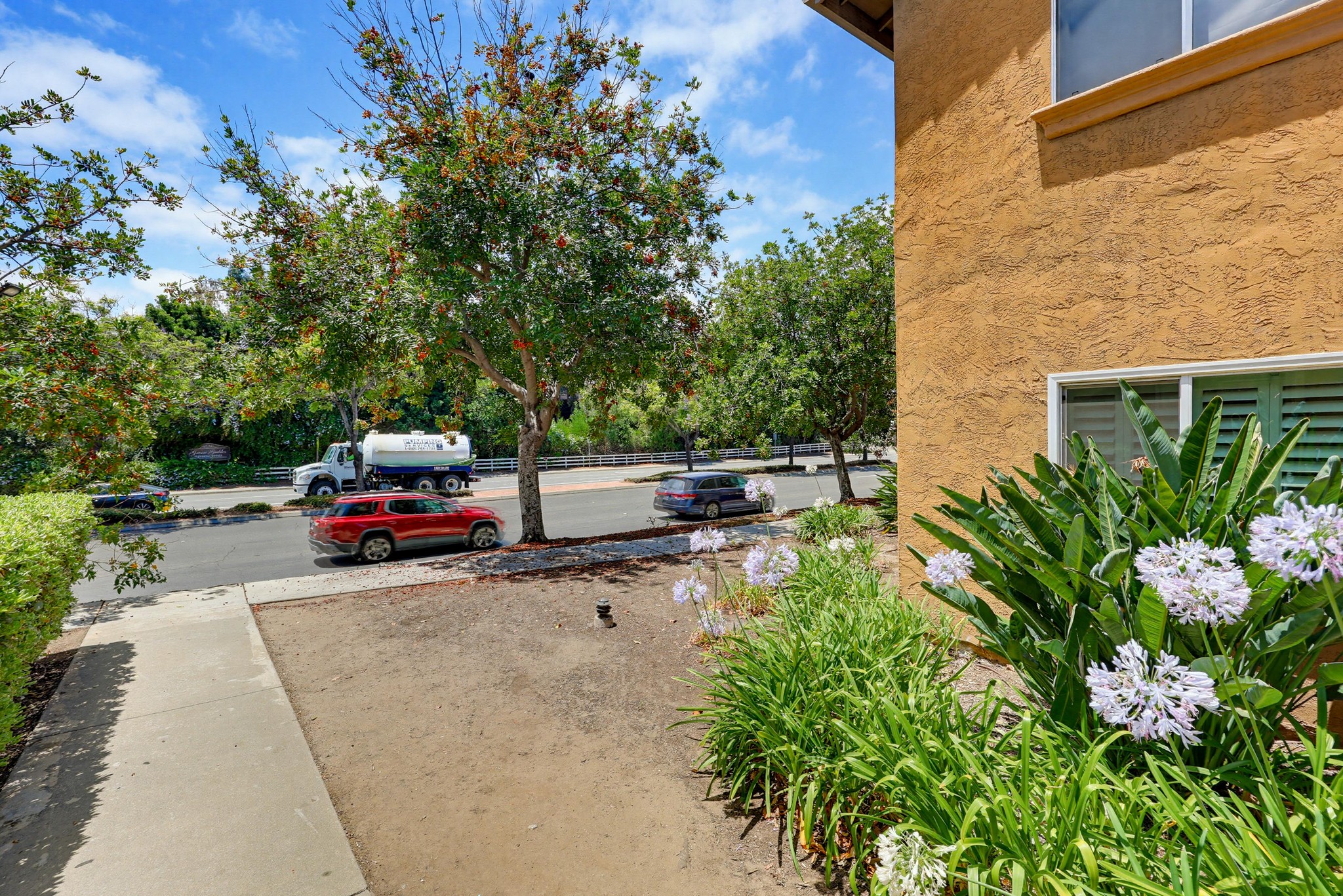 Virtual tour photo 6 of 50 for 204 Woodland Pkwy