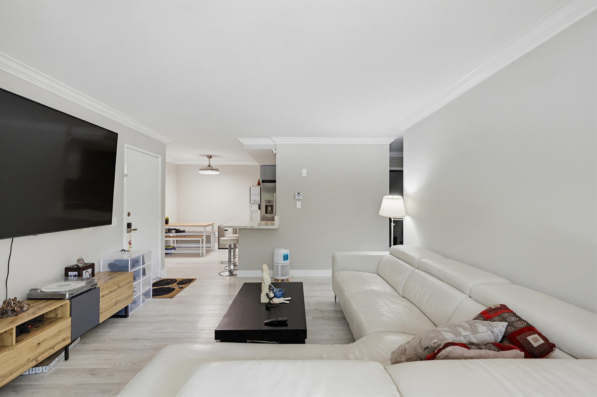 Virtual tour photo 12 of 50 for 204 Woodland Pkwy