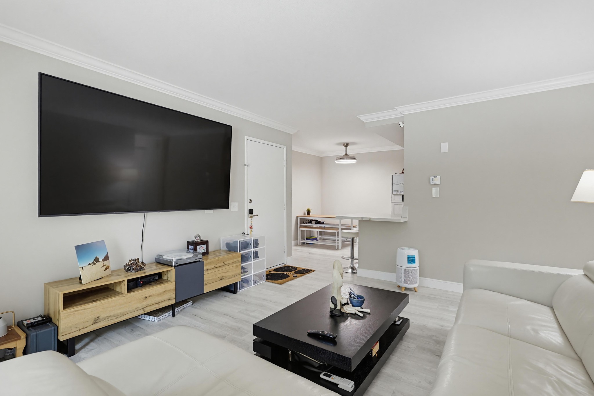 Virtual tour photo 14 of 50 for 204 Woodland Pkwy