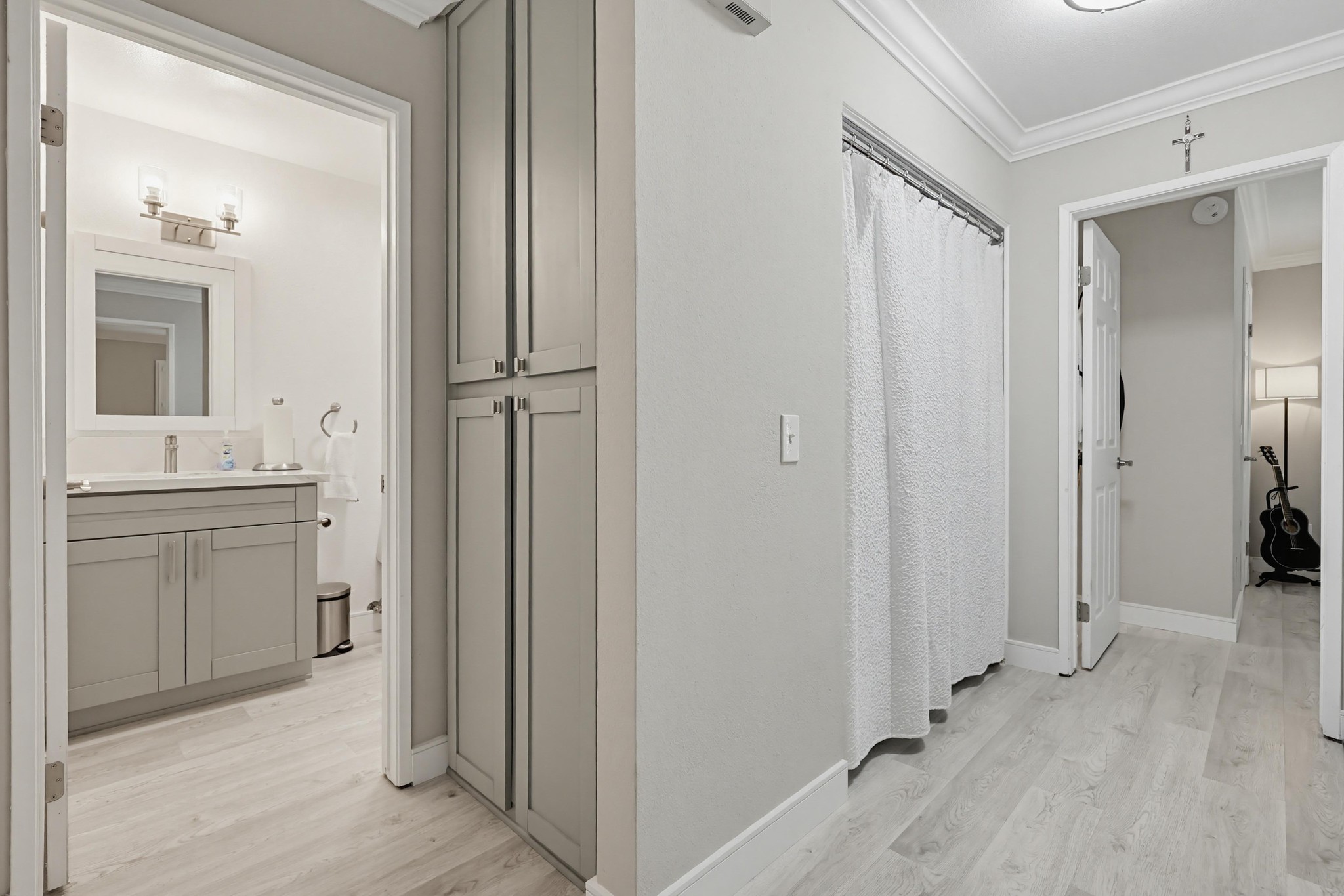 Virtual tour photo 25 of 50 for 204 Woodland Pkwy