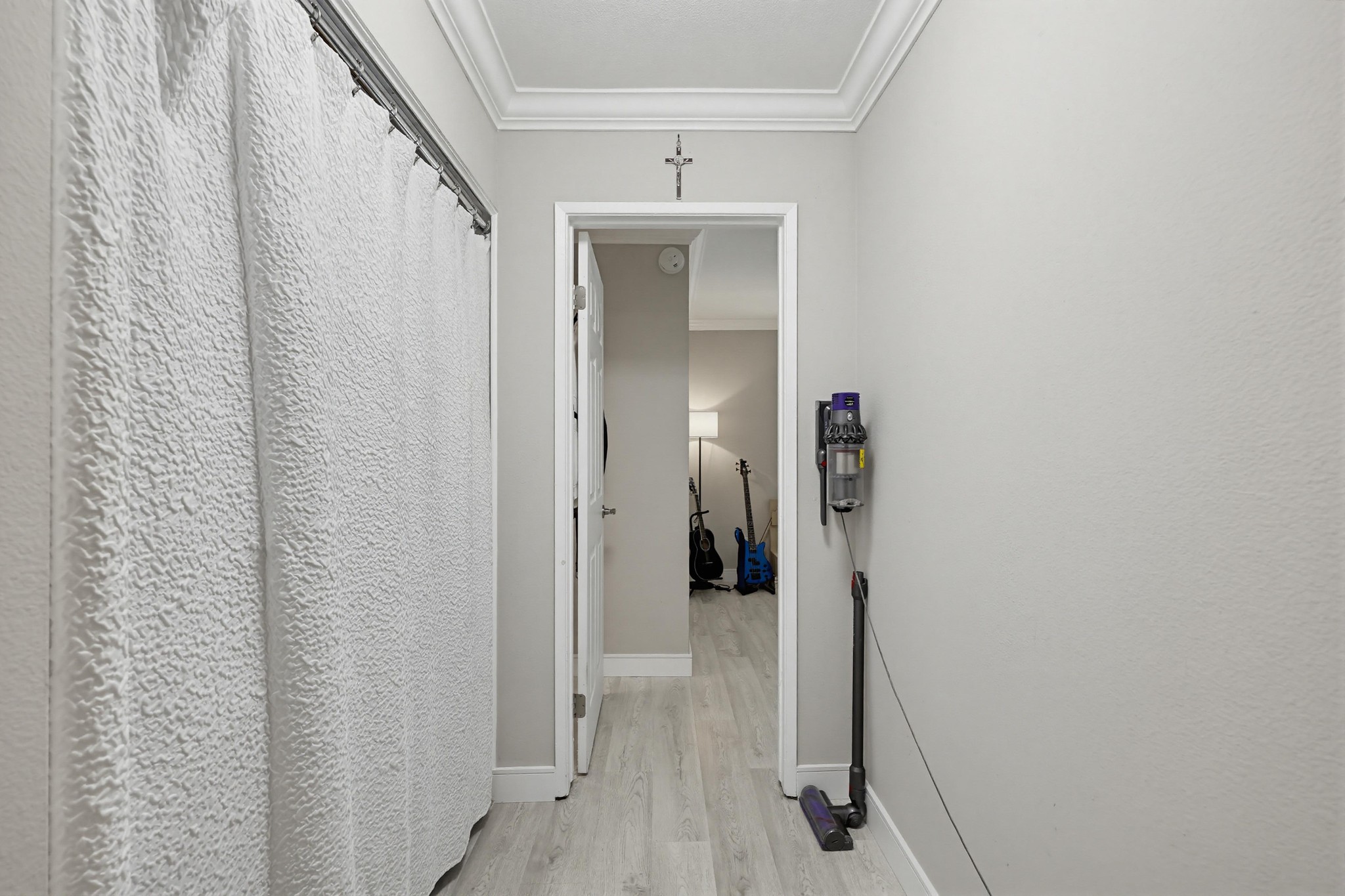 Virtual tour photo 31 of 50 for 204 Woodland Pkwy