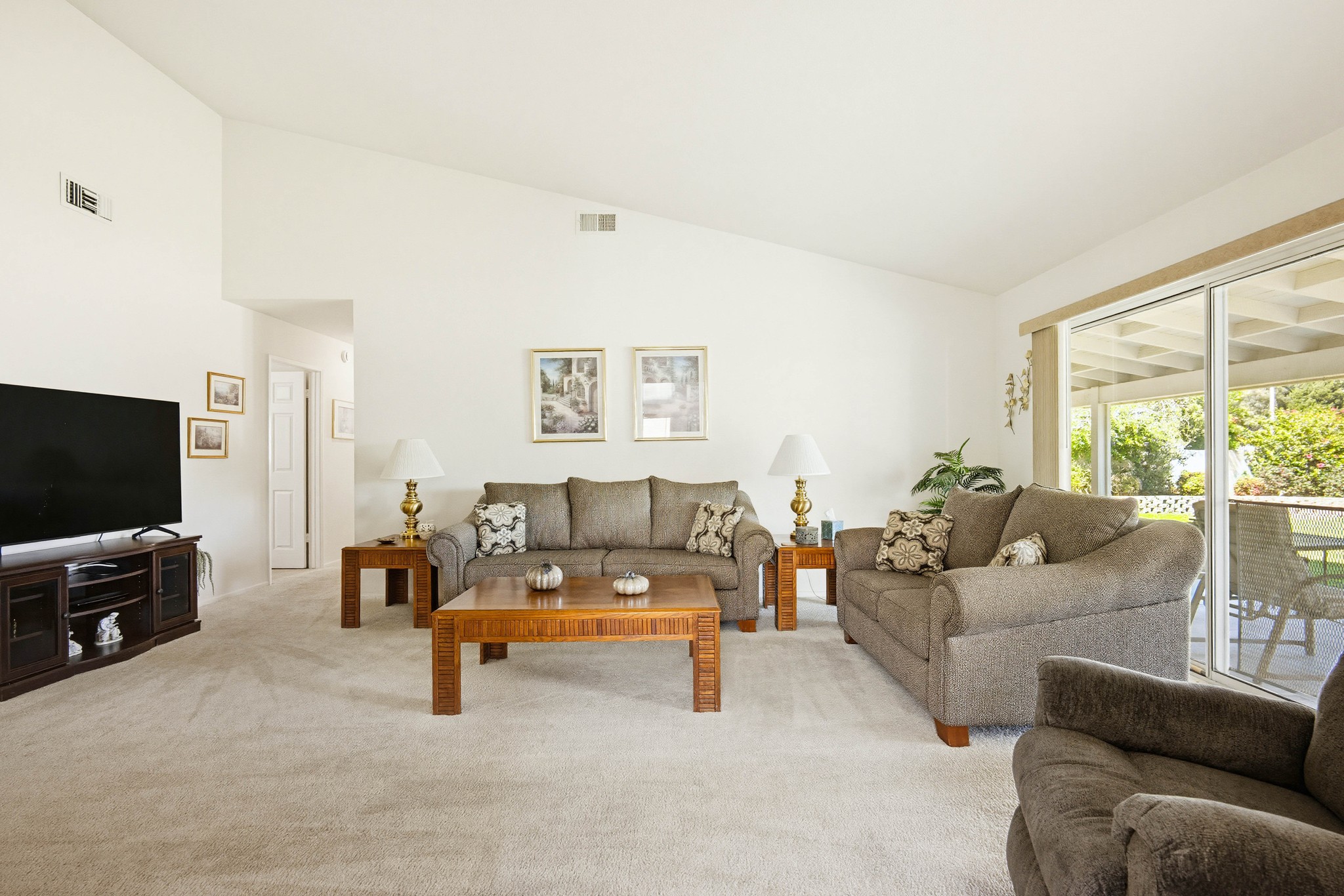 Virtual tour photo 24 of 53 for 2040 N Albright Ave