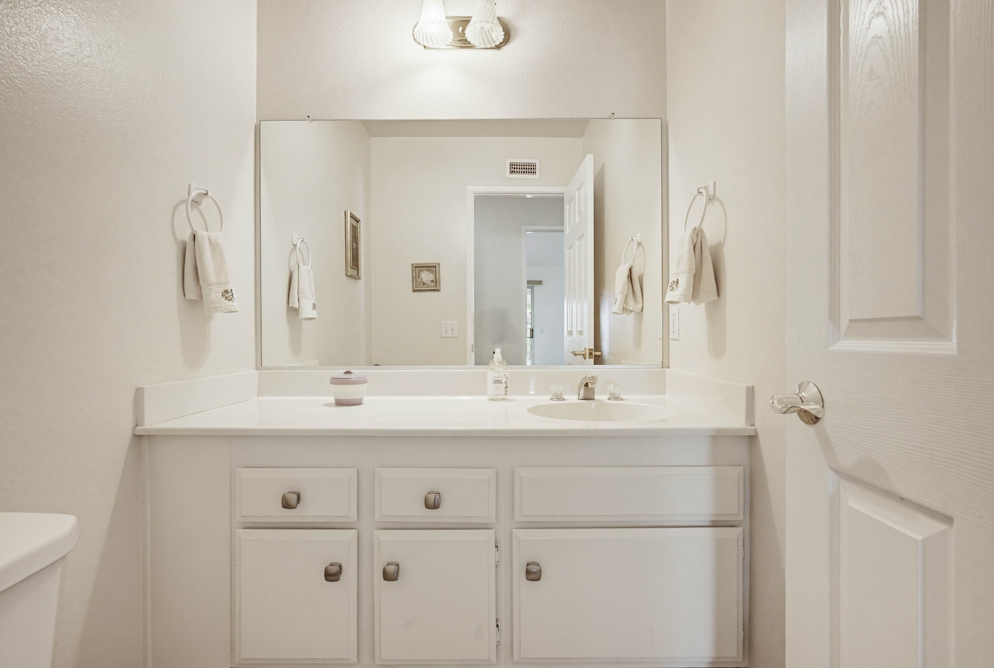 Virtual tour photo 28 of 53 for 2040 N Albright Ave