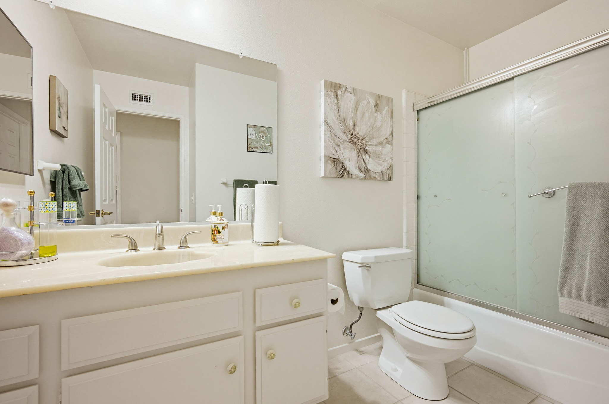 Virtual tour photo 40 of 53 for 2040 N Albright Ave