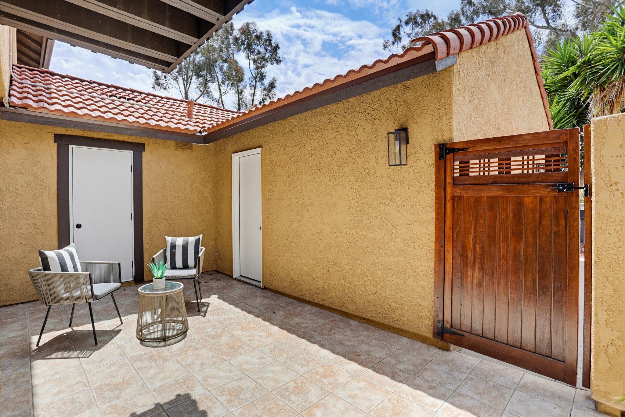 Virtual tour photo 4 of 52 for 2043 Avenue of the Trees