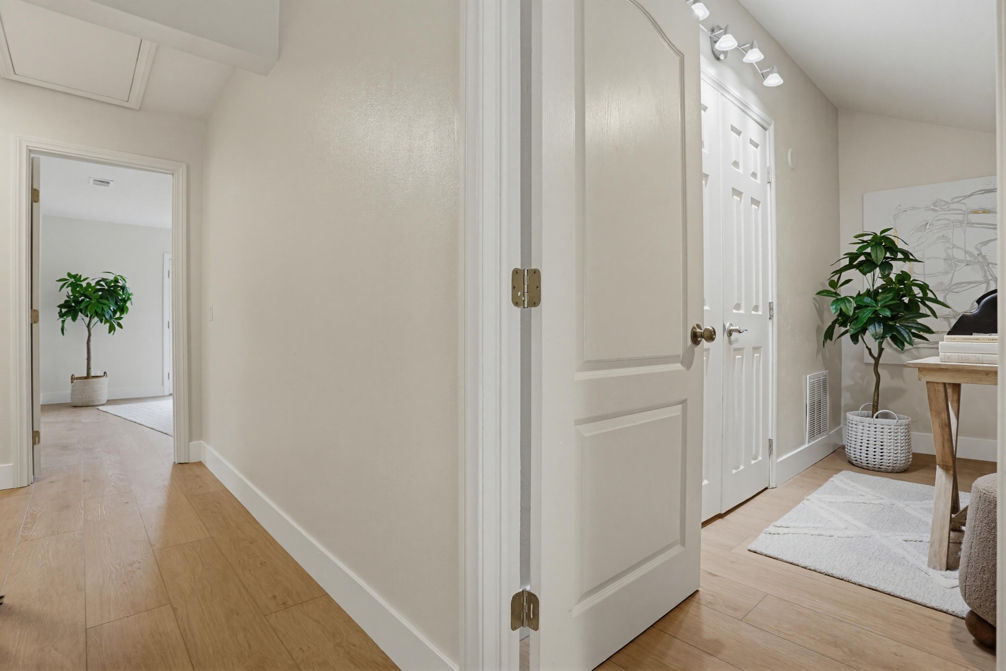 Virtual tour photo 29 of 52 for 2043 Avenue of the Trees