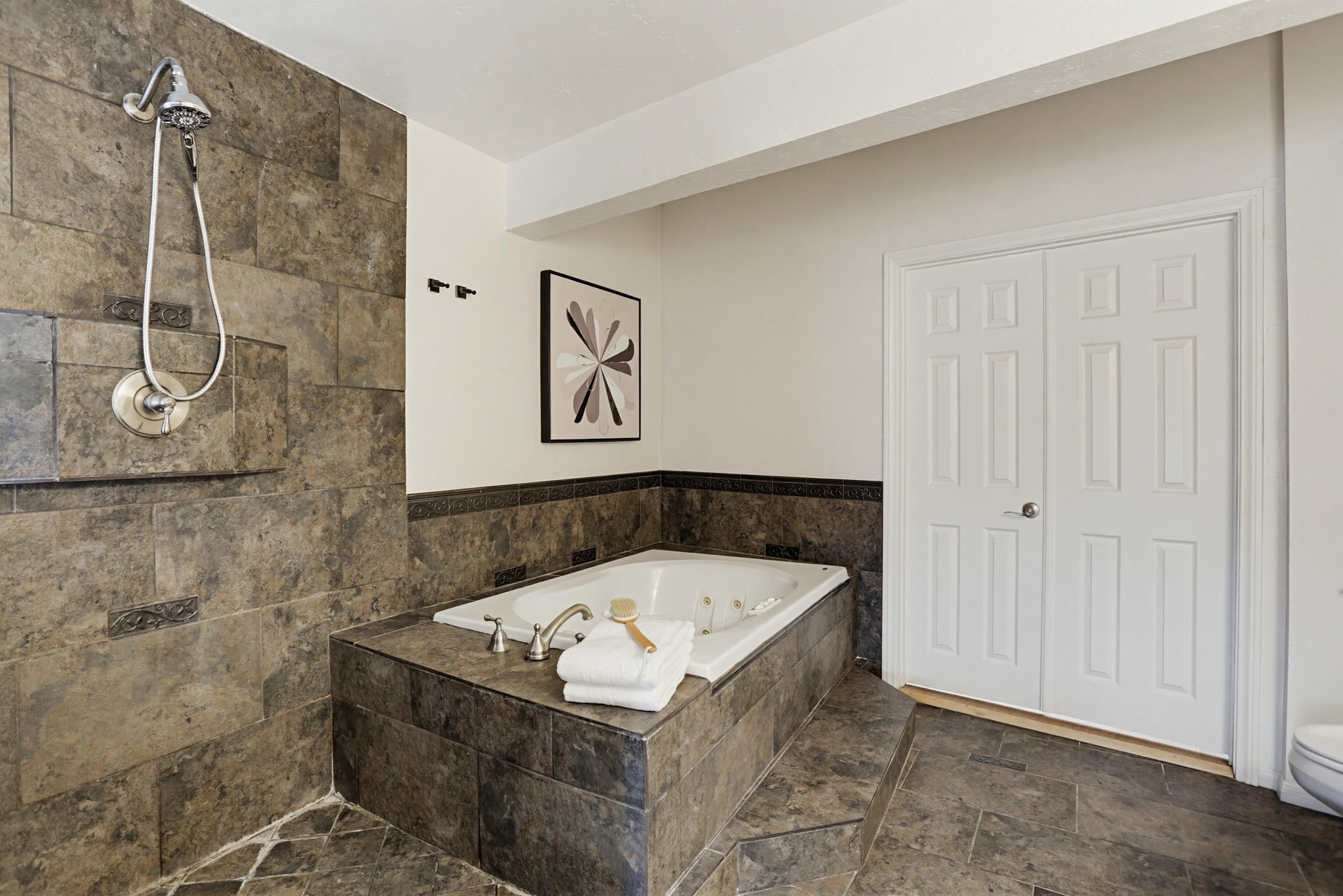 Virtual tour photo 34 of 52 for 2043 Avenue of the Trees