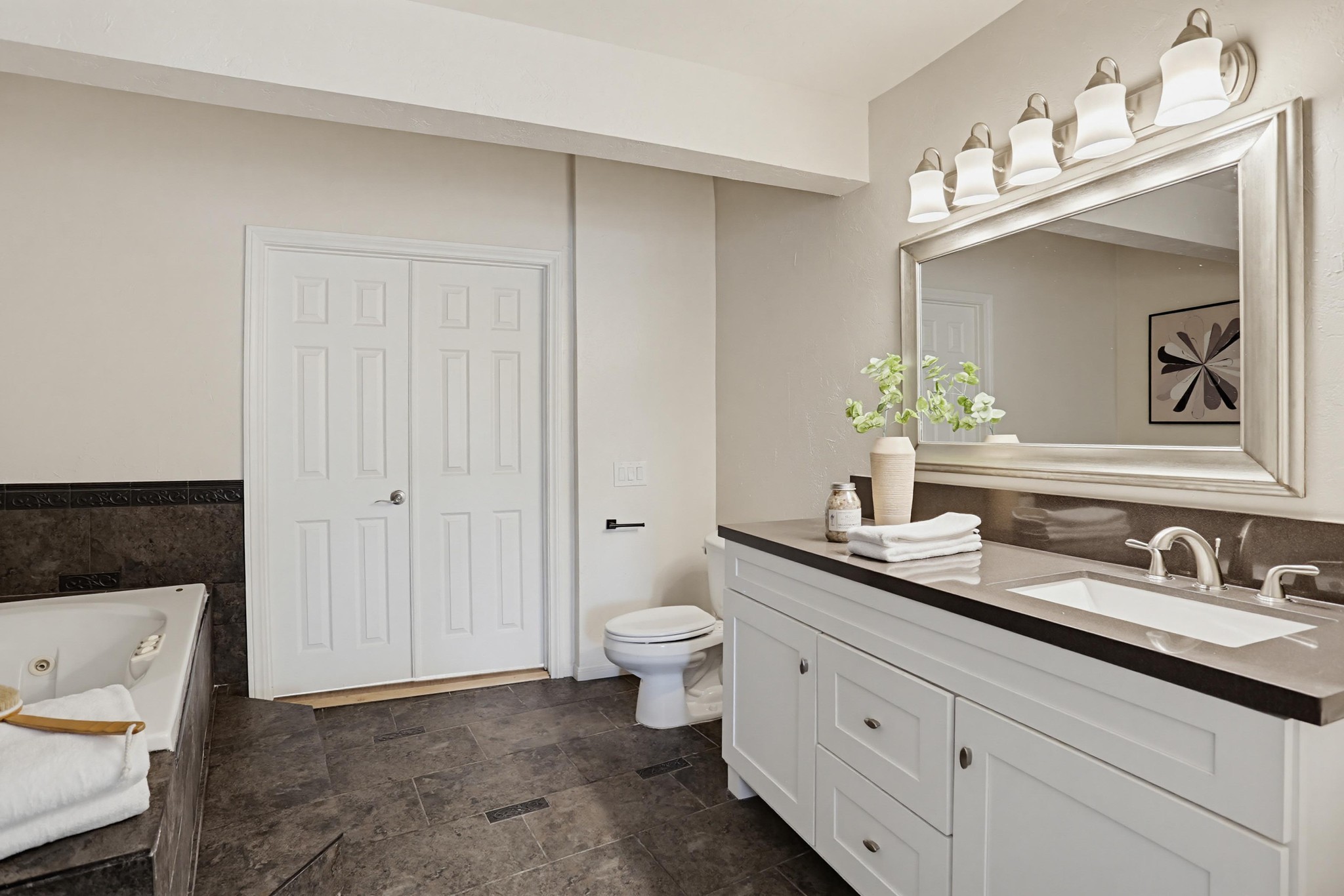 Virtual tour photo 35 of 52 for 2043 Avenue of the Trees