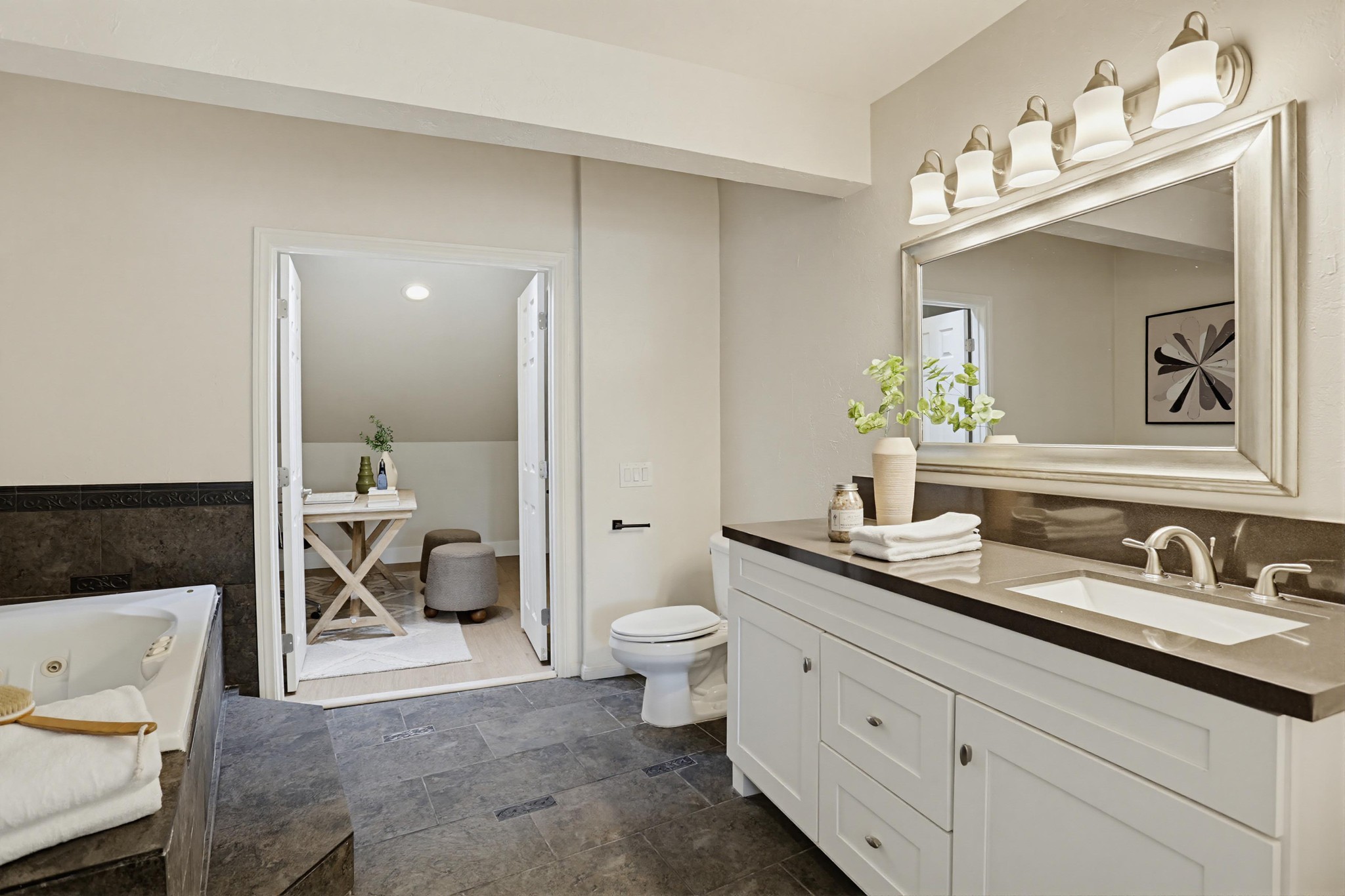 Virtual tour photo 36 of 52 for 2043 Avenue of the Trees