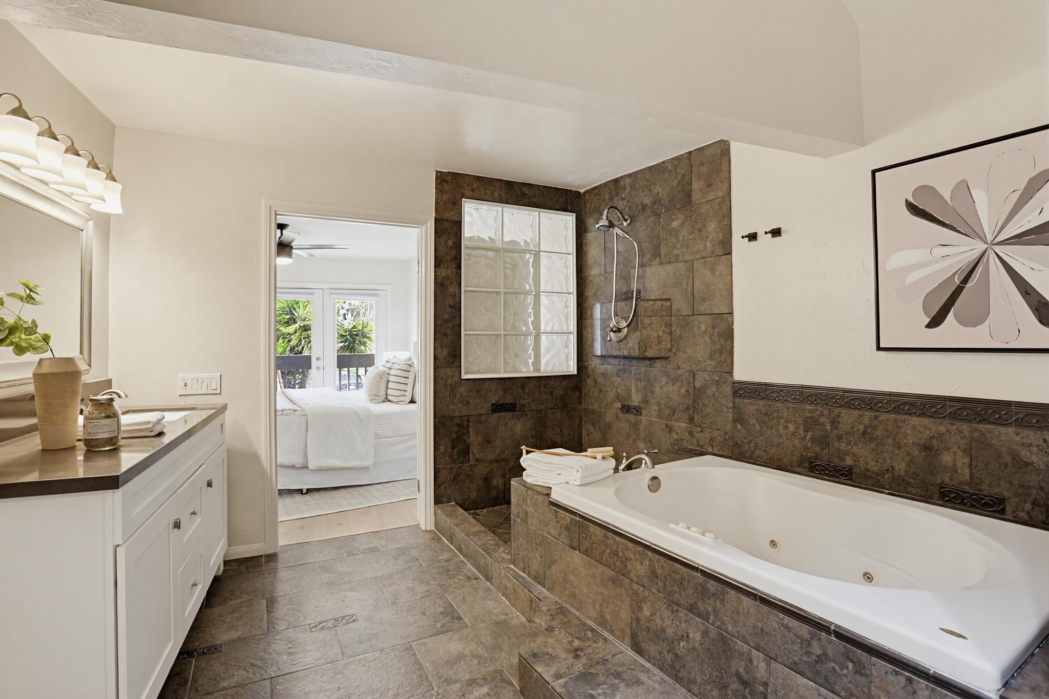 Virtual tour photo 37 of 52 for 2043 Avenue of the Trees