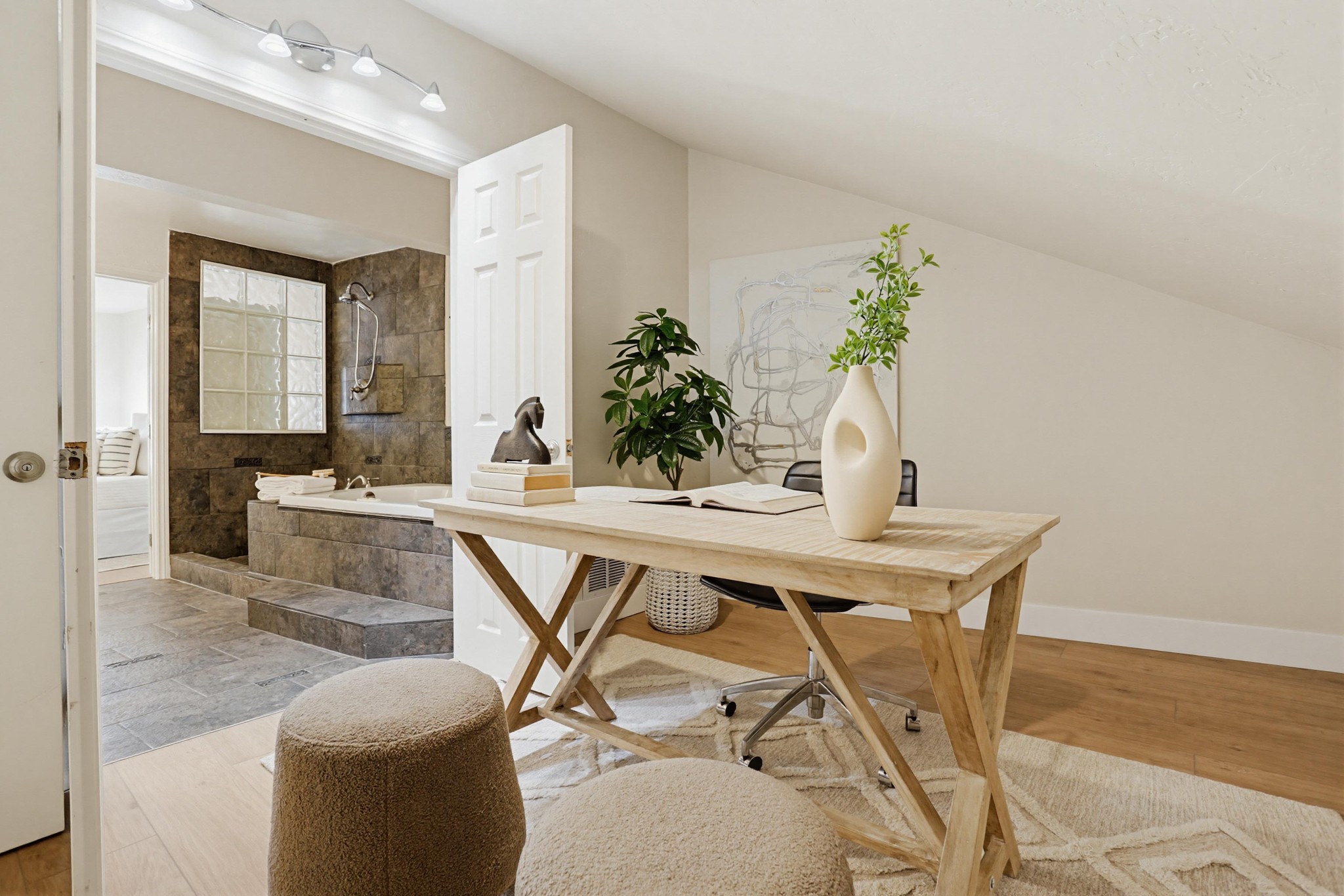 Virtual tour photo 40 of 52 for 2043 Avenue of the Trees