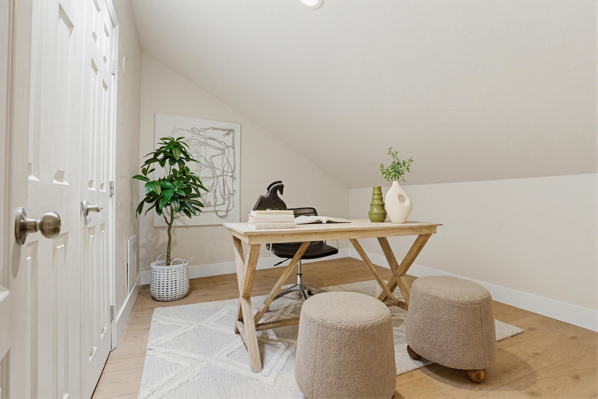 Virtual tour photo 41 of 52 for 2043 Avenue of the Trees
