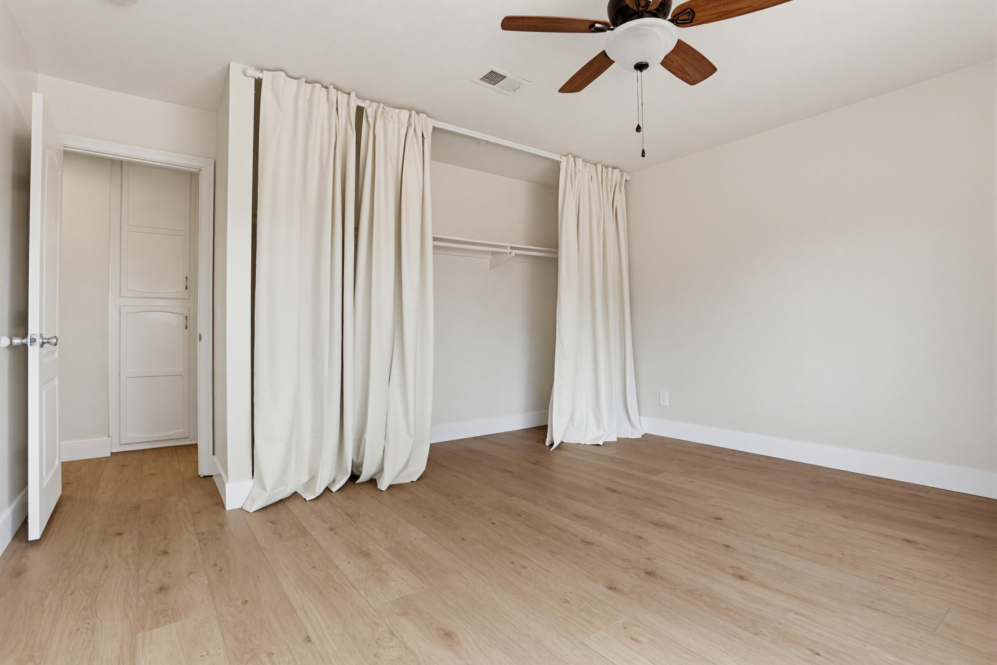 Virtual tour photo 43 of 52 for 2043 Avenue of the Trees