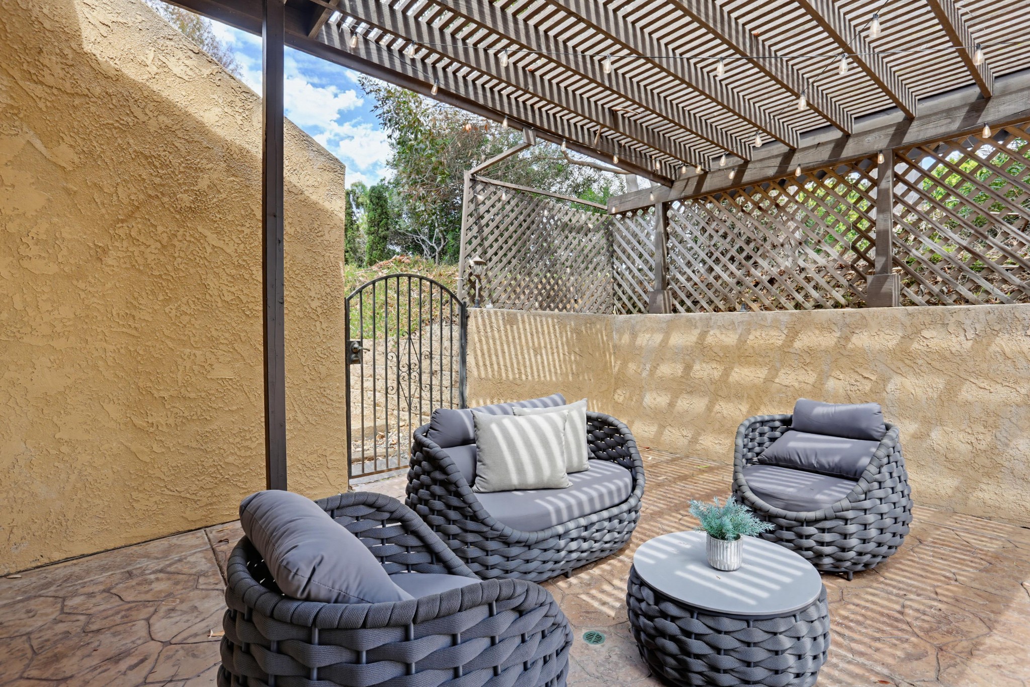 Virtual tour photo 47 of 52 for 2043 Avenue of the Trees