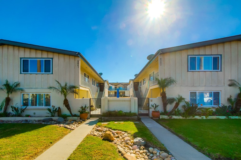 Virtual tour photo 1 of 27 for 2043 Oliver Ave