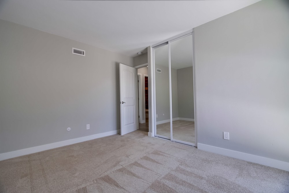 Virtual tour photo 37 of 49 for 2046 Whinchat St
