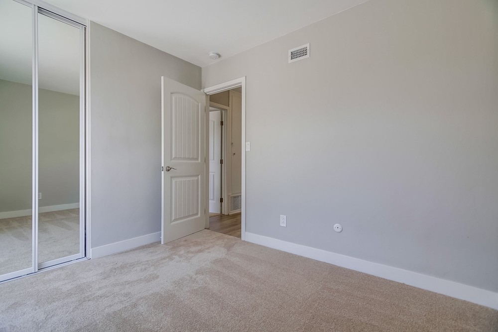 Virtual tour photo 40 of 49 for 2046 Whinchat St