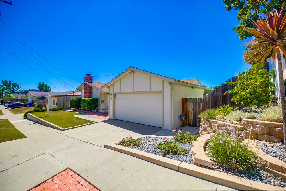 Virtual tour photo 3 of 49 for 2046 Whinchat St