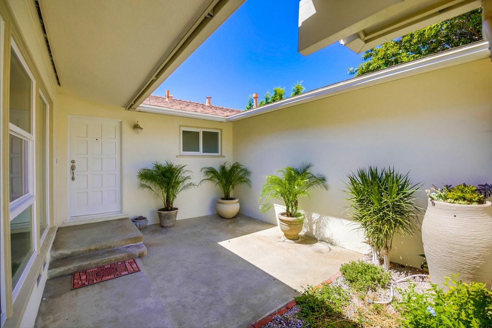 Virtual tour photo 5 of 49 for 2046 Whinchat St