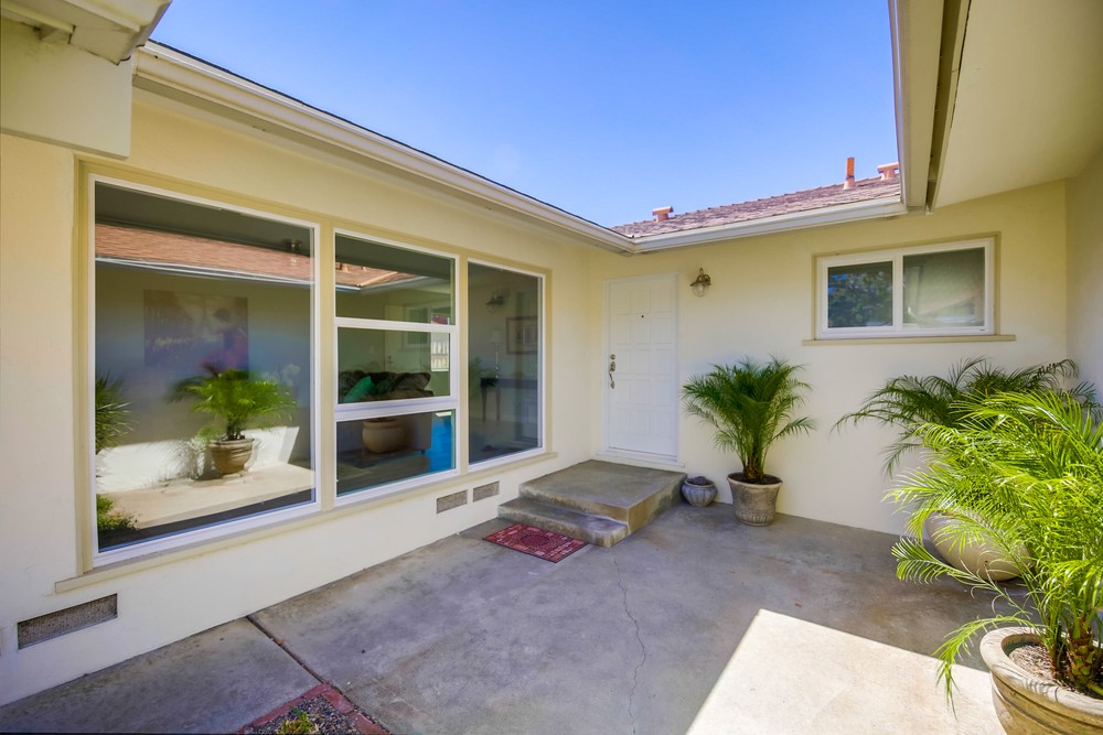 Virtual tour photo 6 of 49 for 2046 Whinchat St