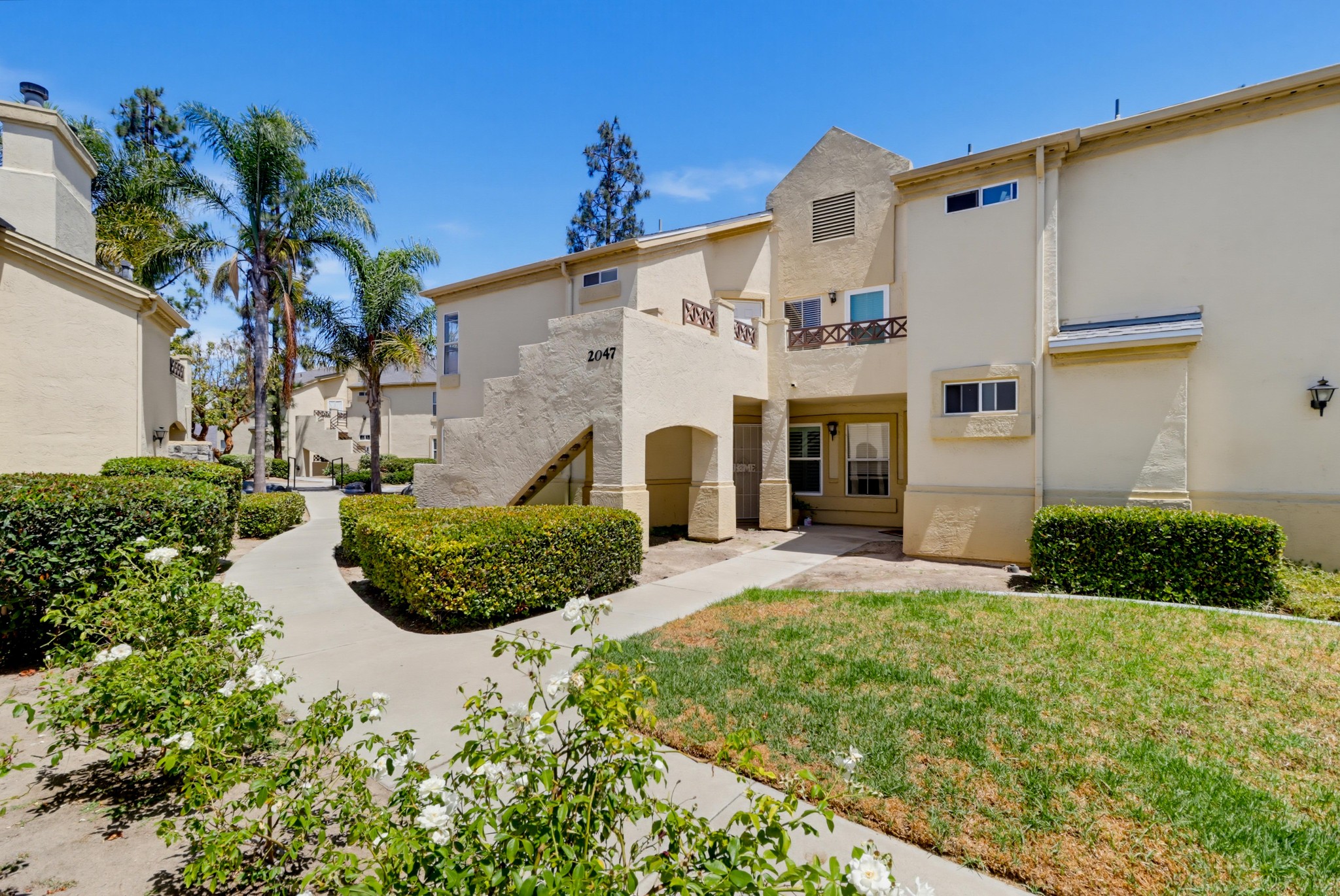Virtual tour photo 1 of 36 for 2047 Lakeridge Cir Unit 201