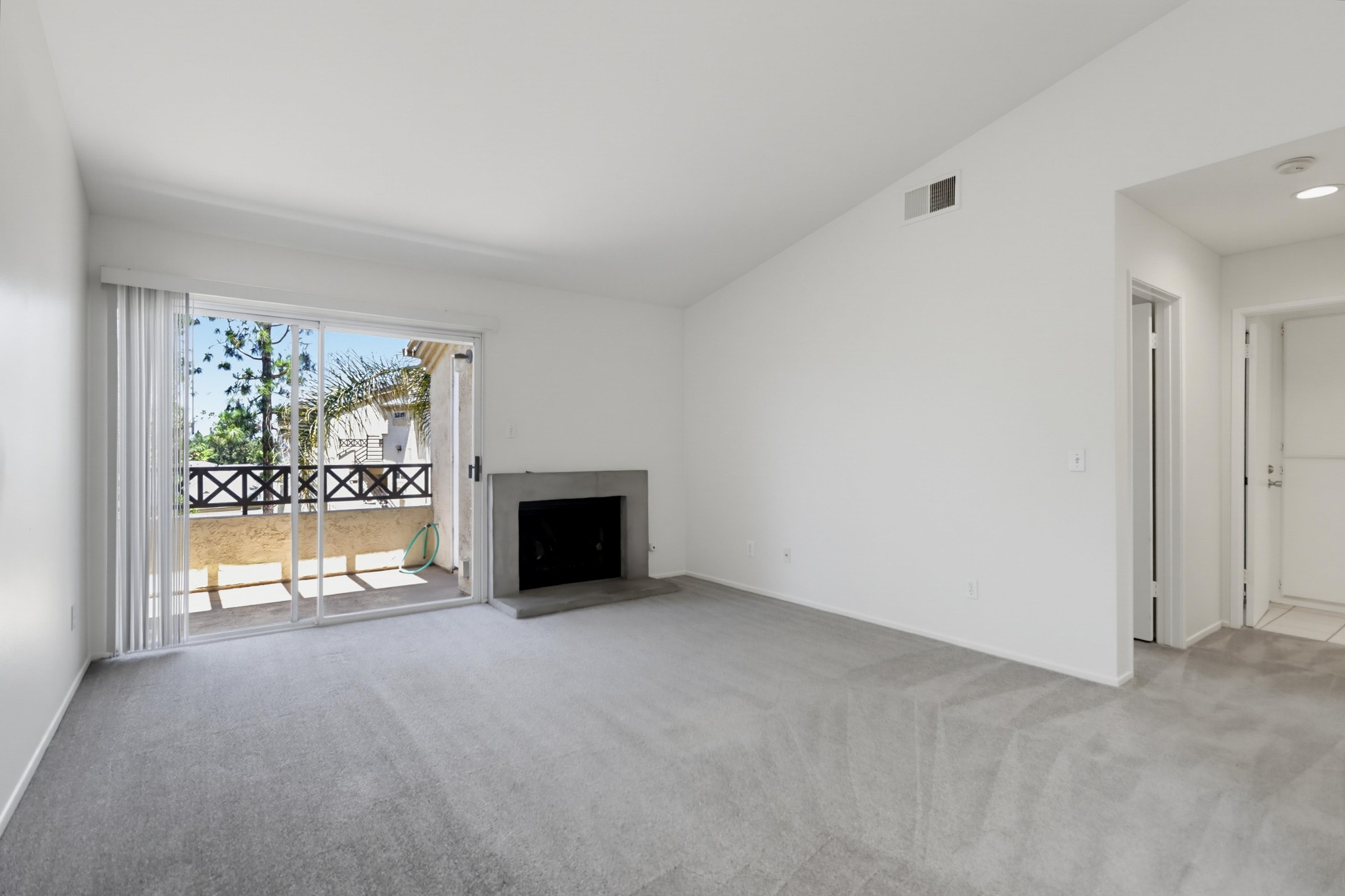 Virtual tour photo 6 of 36 for 2047 Lakeridge Cir Unit 201