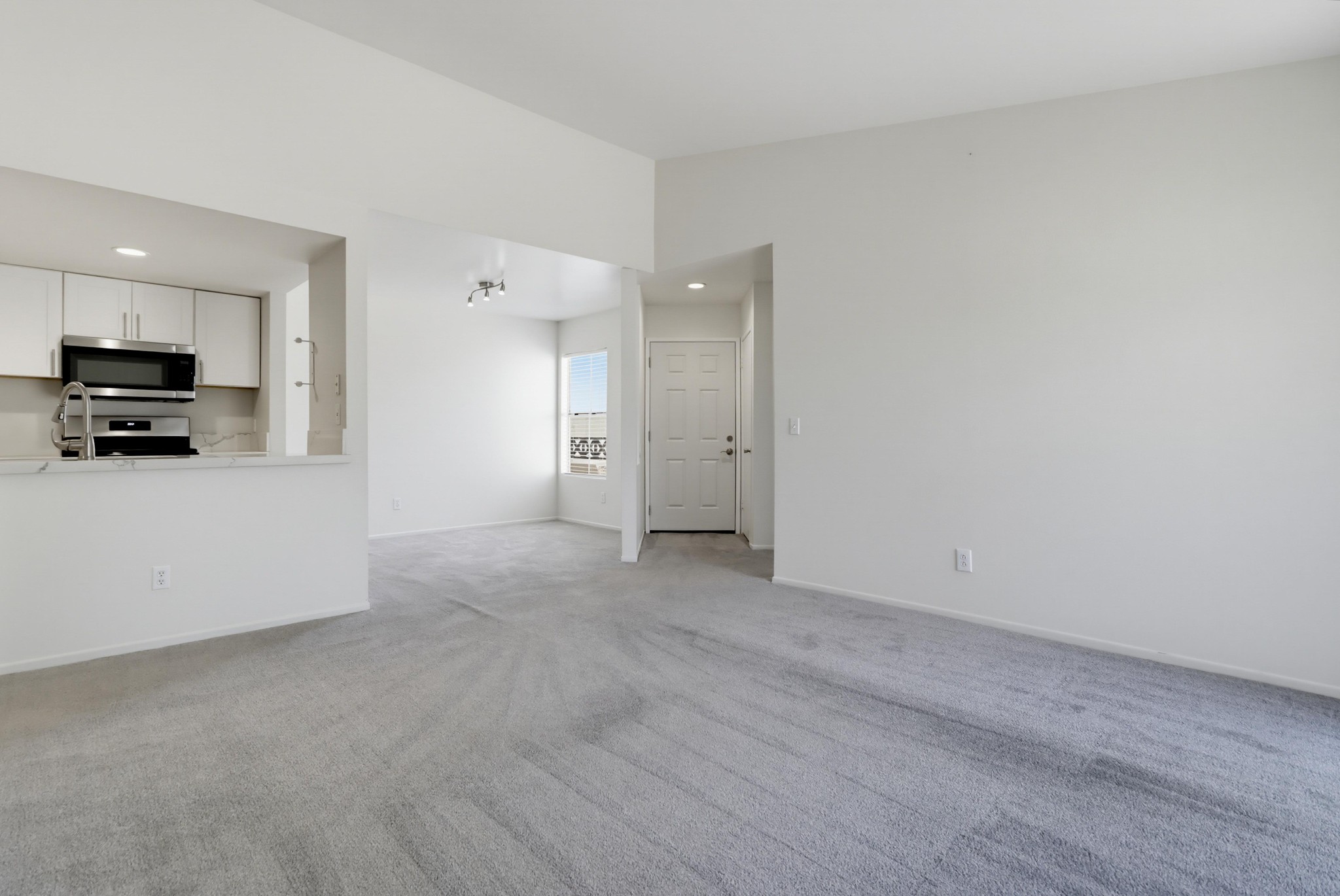 Virtual tour photo 8 of 36 for 2047 Lakeridge Cir Unit 201